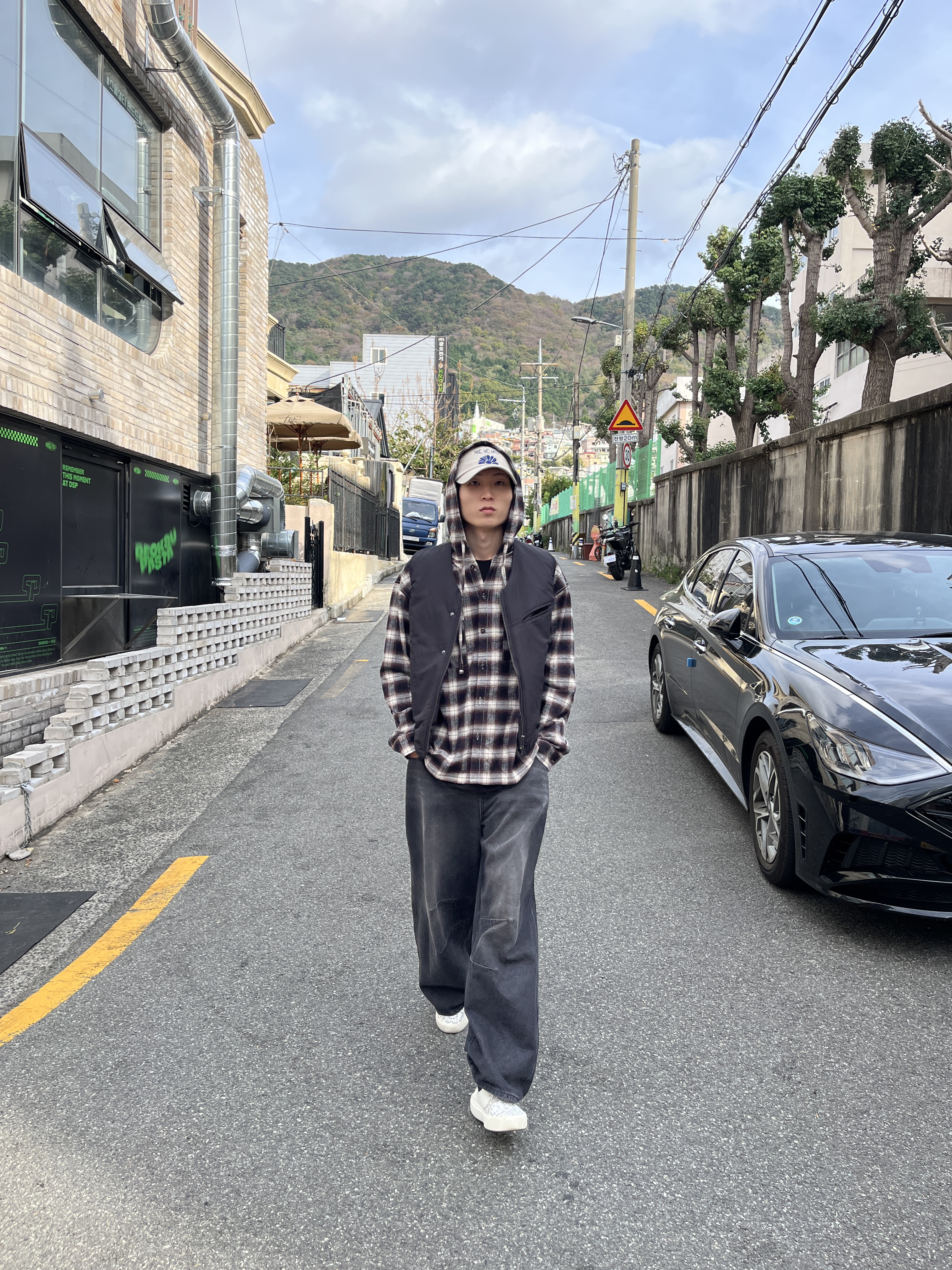 DVAN Daisy Rise Emb Ball Cap Beige 착용 스타일 - 7