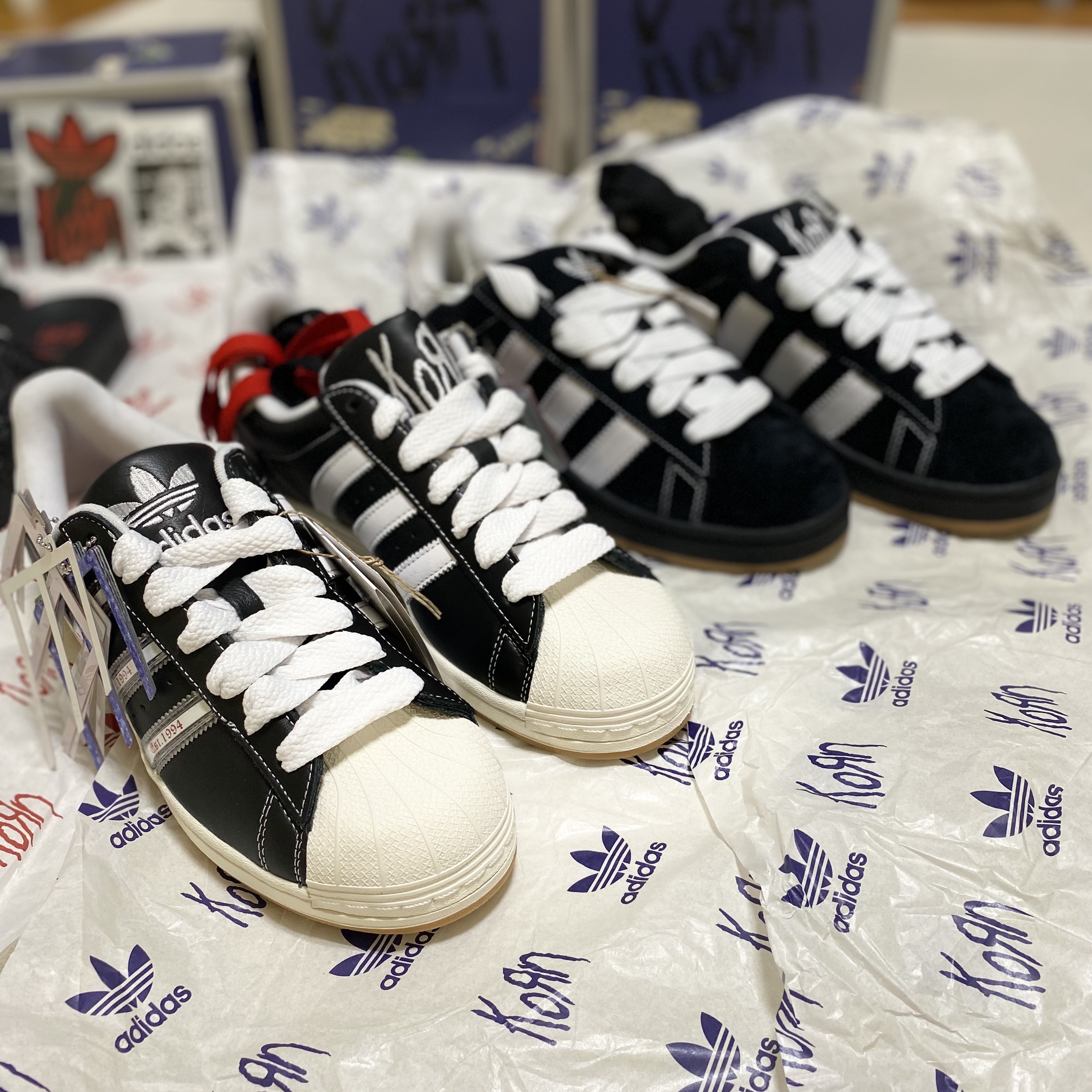 Adidas x KoRn Superstar 30th Anniversary Core Black Translucent, Adidas x KoRn Campus 00s Core Black Cloud White 착용 스타일 - 1