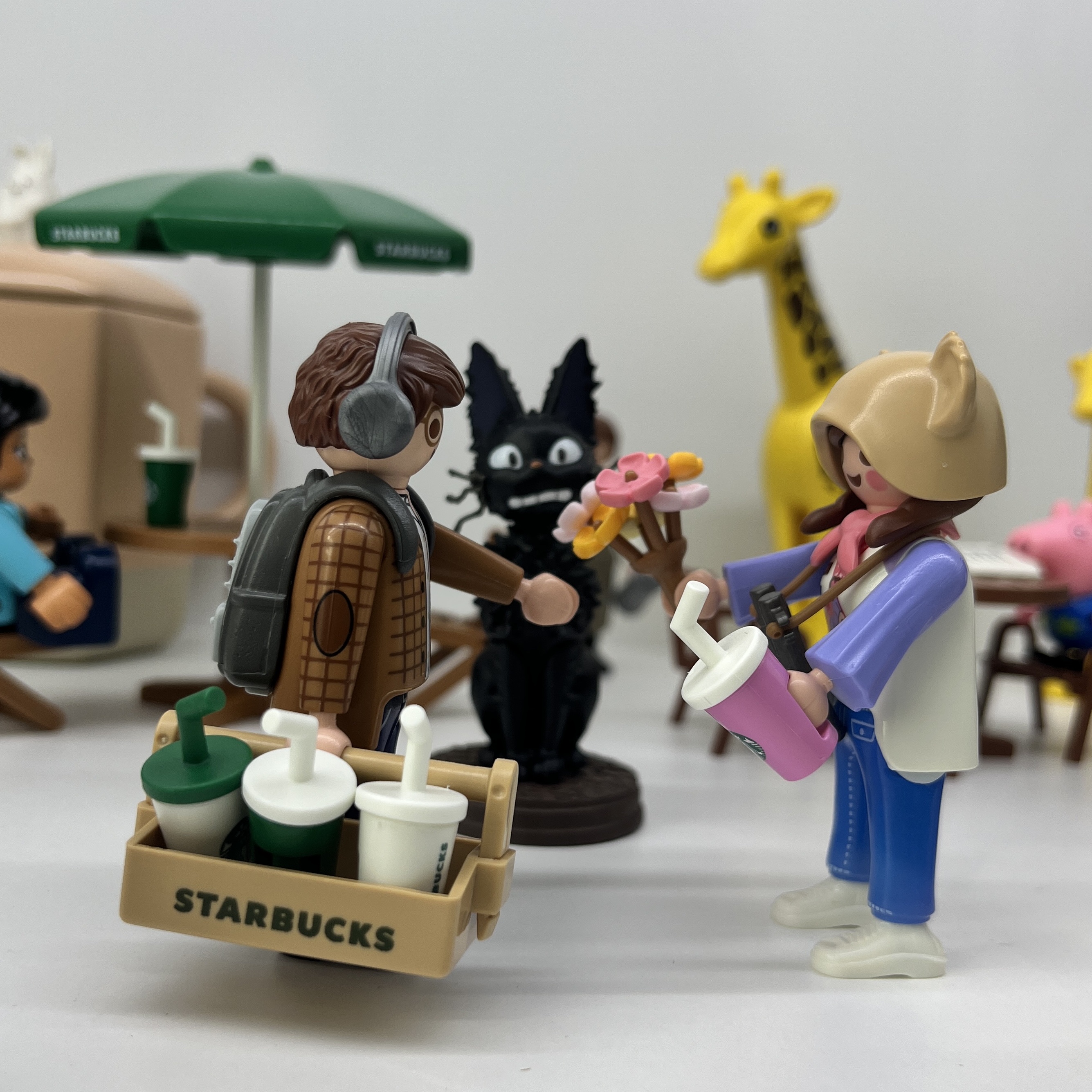 (TD) Jordan x Travis Scott Jumpman Jack TR Sail and Dark Mocha, Starbucks x Playmobil Coffee Truck 착용 스타일 - 1
