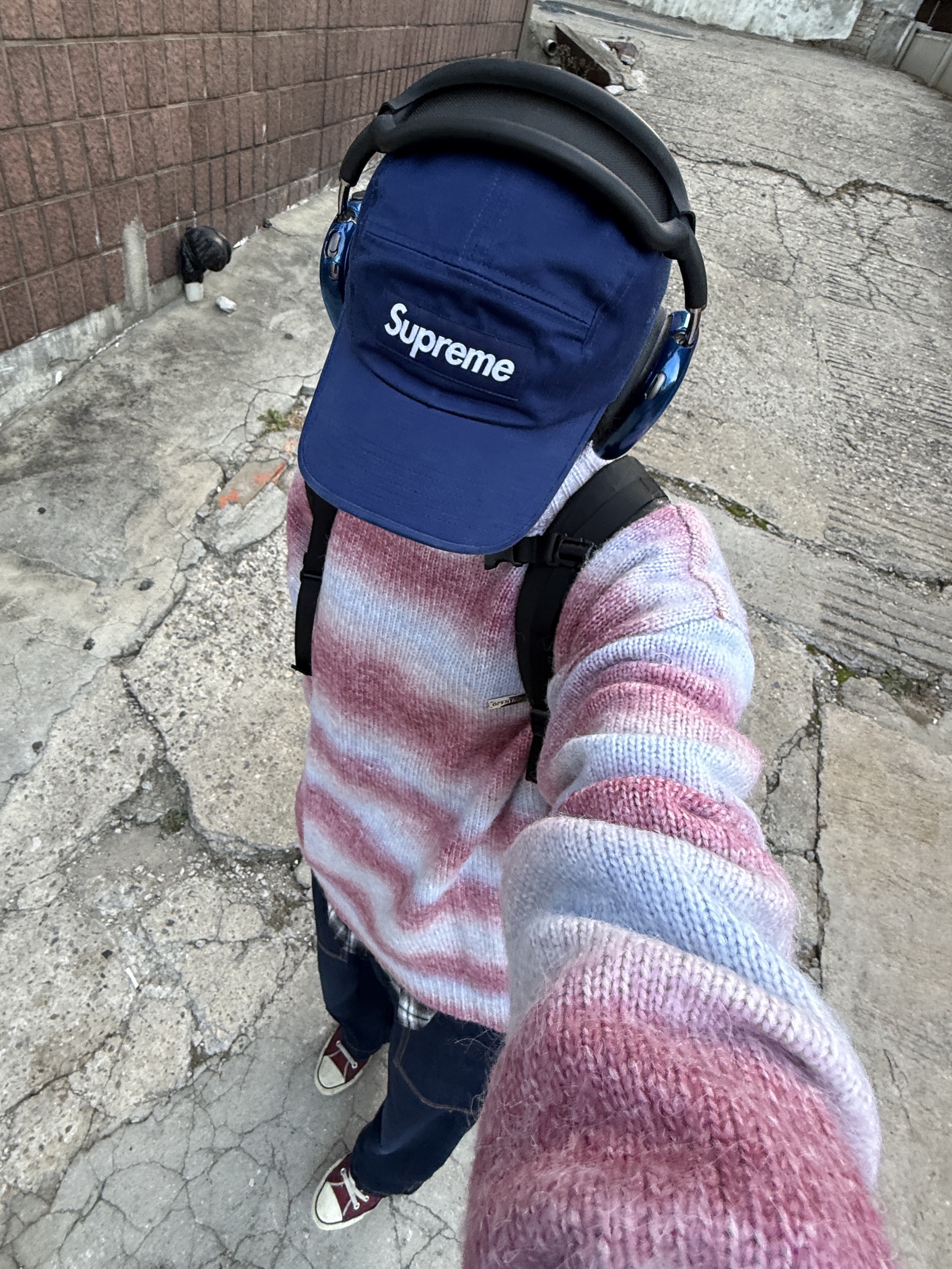 Supreme Backpack Black - 23FW, Apple AirPods Max Lightning Space Gray (Korean Ver.) 착용 스타일 - 1