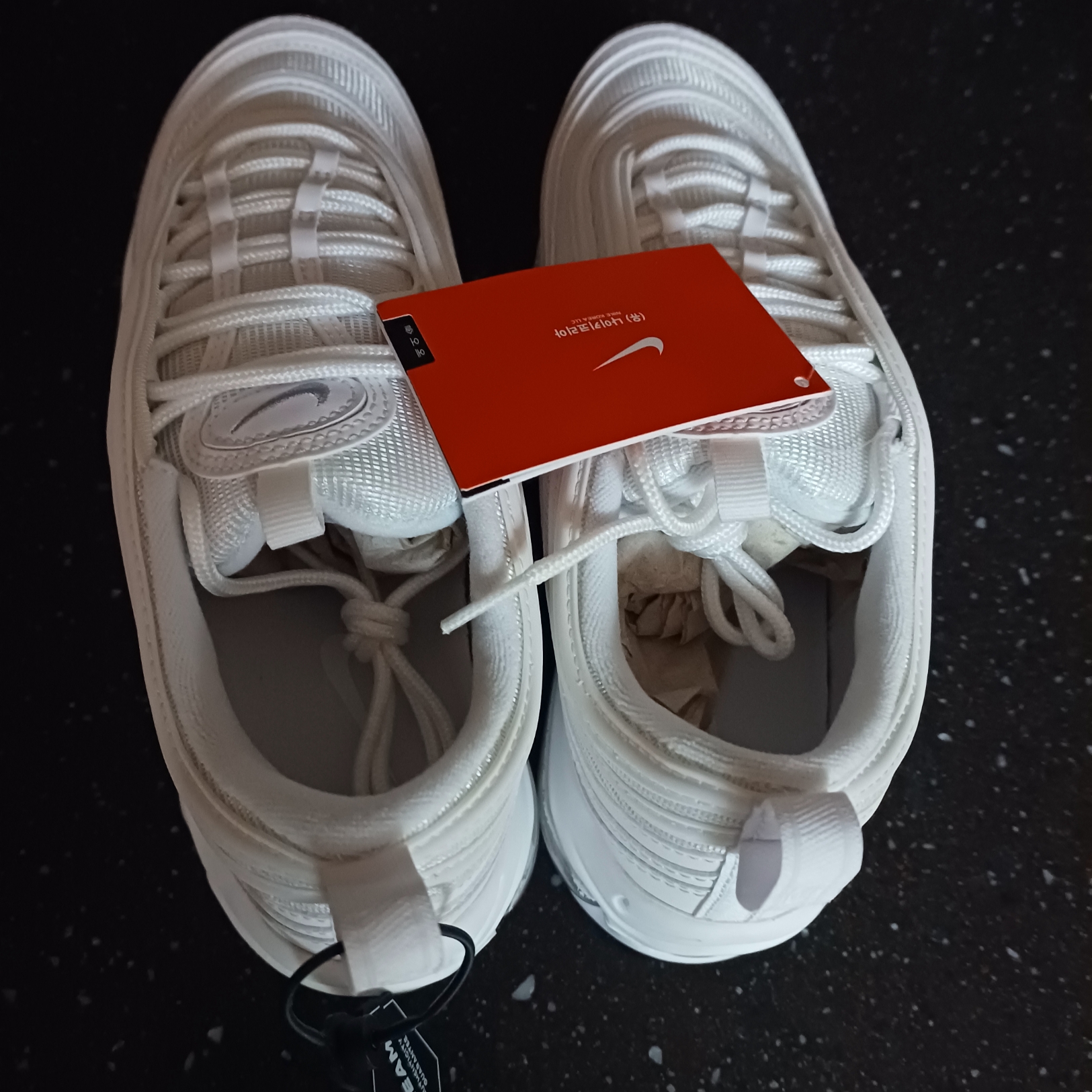 Nike Air Max 97 Triple White Wolf Grey 착용 스타일