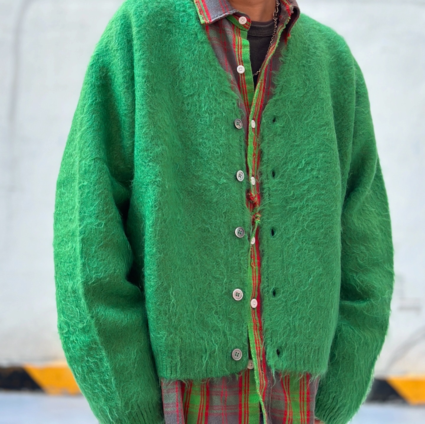 Saint Mxxxxxx Cardigan Mohair Green - 23AW, Saint Mxxxxxx × Denim Tears Check Flannel Shirt Green Red - 23AW 착용 스타일 - 2