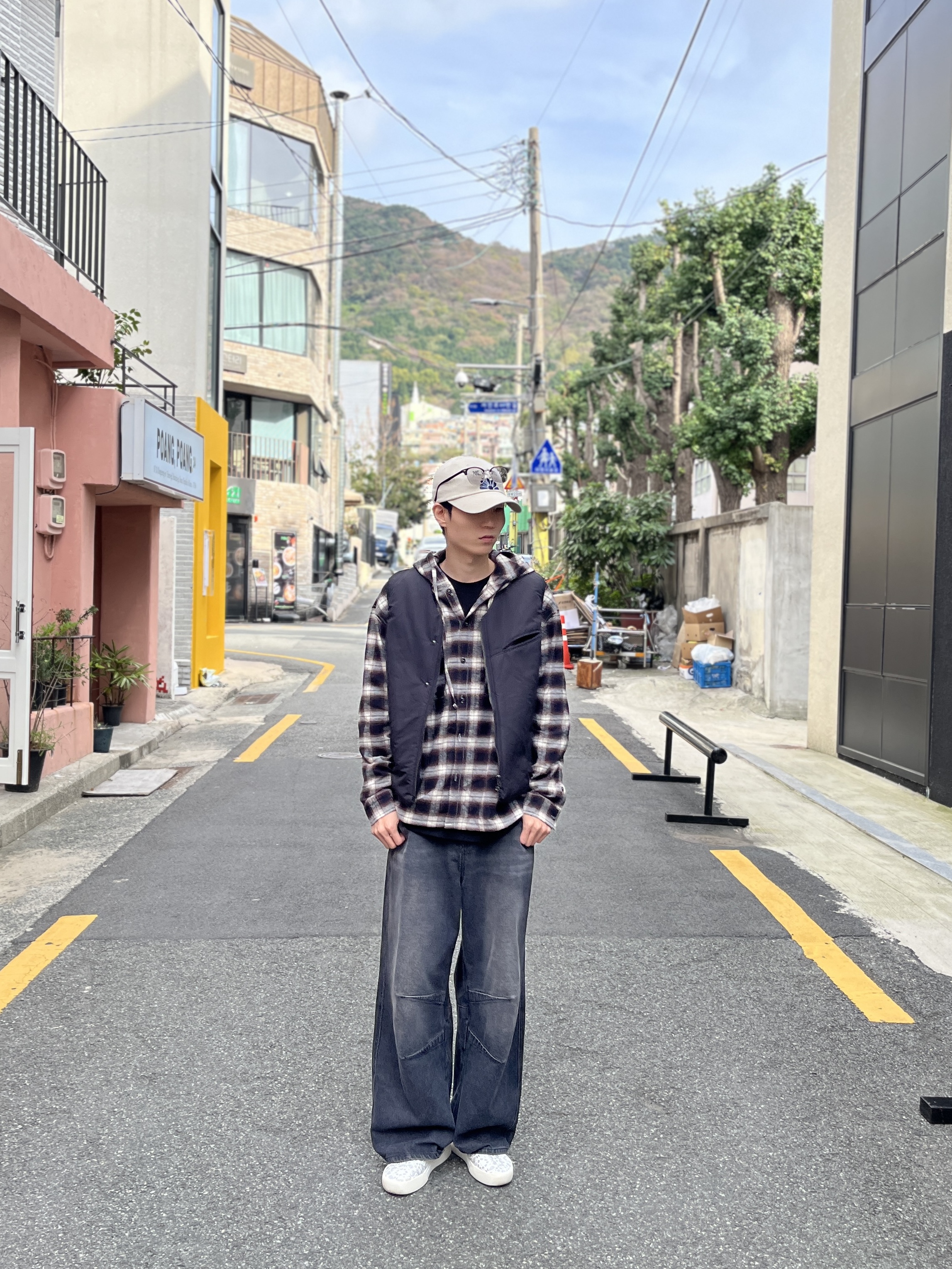 DVAN Daisy Rise Emb Ball Cap Beige 착용 스타일 - 2