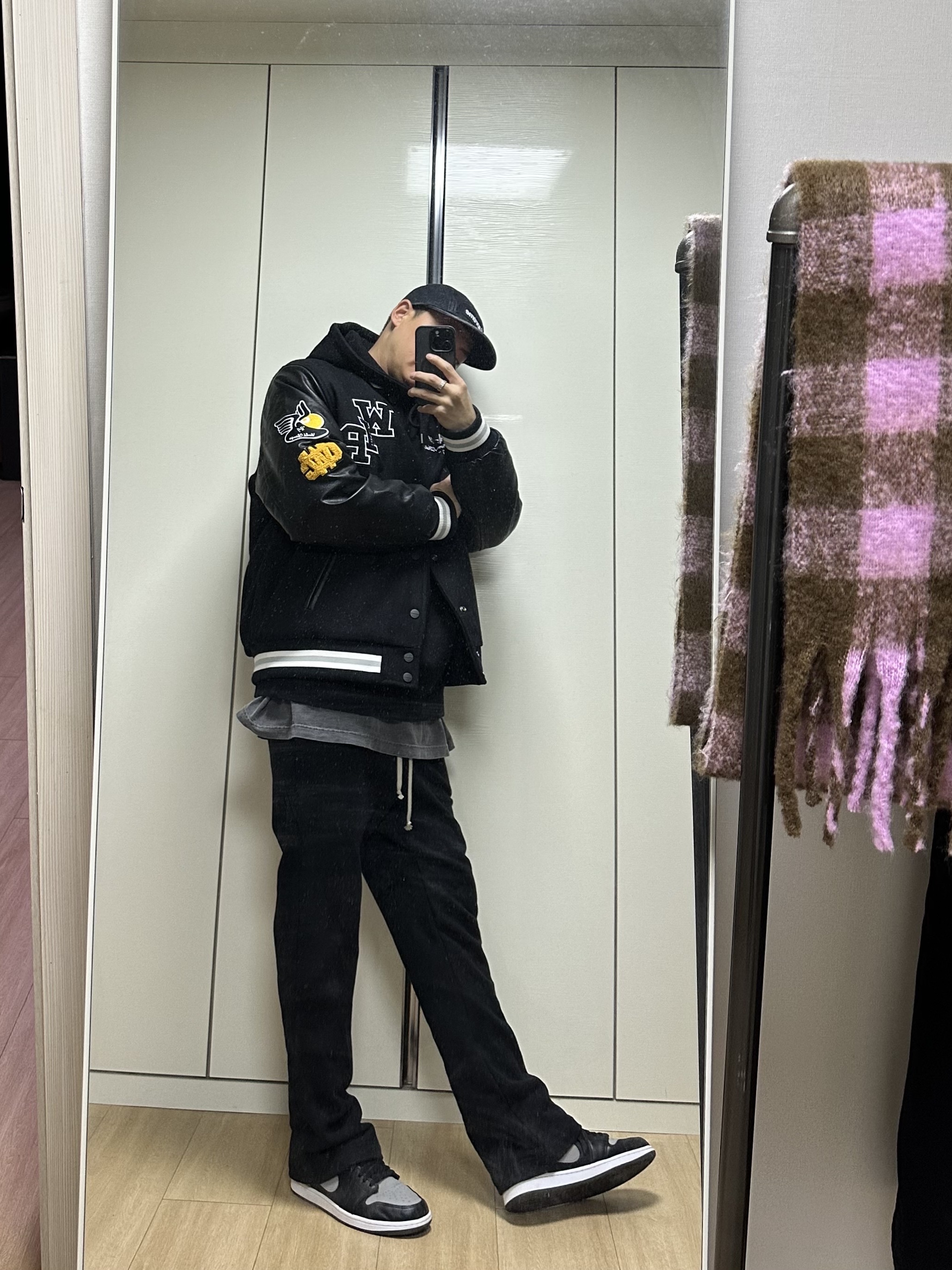 Jordan 1 Retro Low OG Shadow, Supreme Denim Camp Cap Black - 24SS 착용 스타일