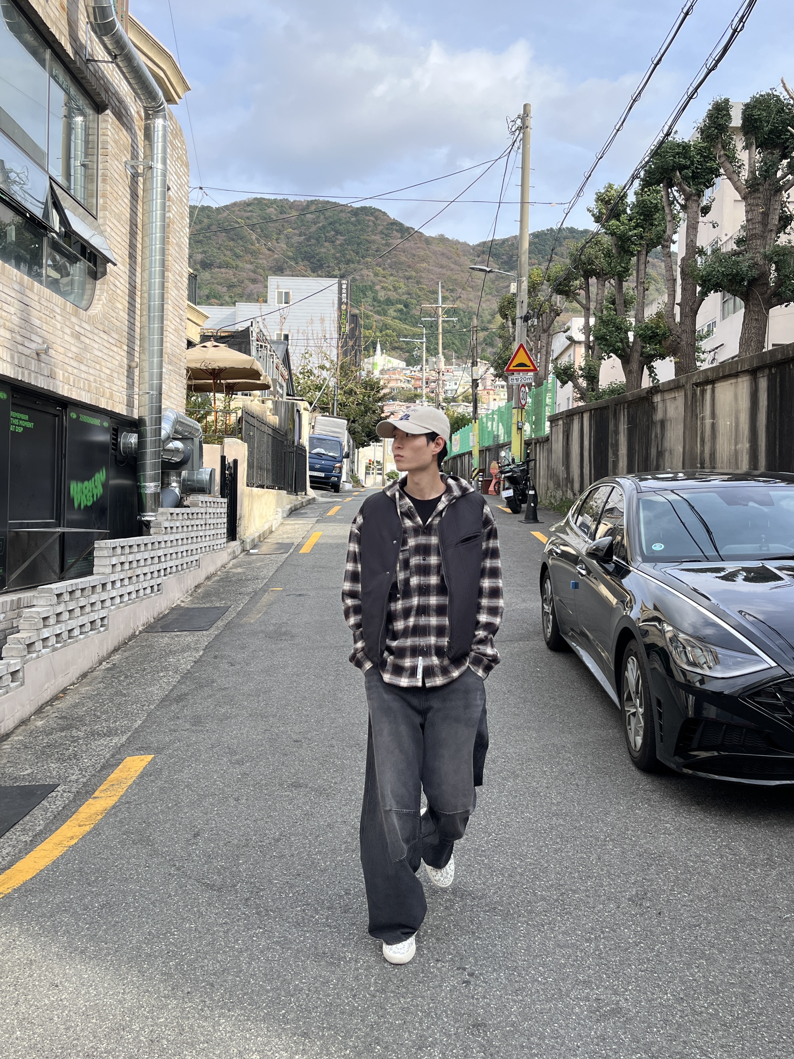 DVAN Daisy Rise Emb Ball Cap Beige 착용 스타일 - 6