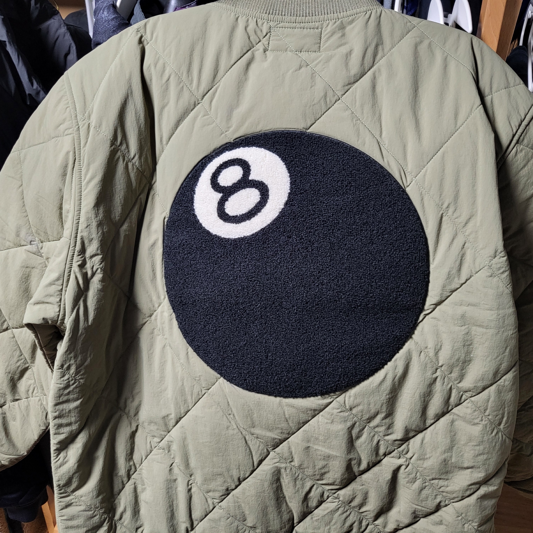 Stussy 8 Ball Quilted Liner Jacket Olive 착용 스타일 - 1