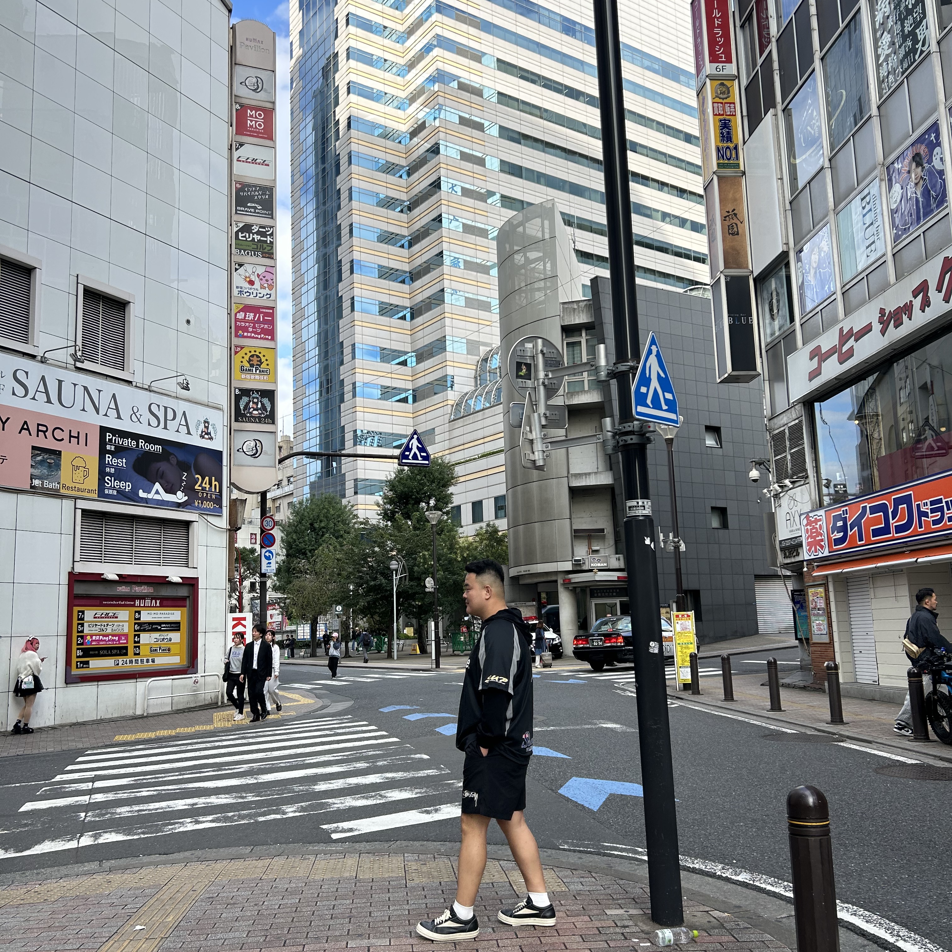 Supreme Hooded Soccer Jersey Black - 23FW, Rick Owens Luxor Vintage Sneakers Black Milk 착용 스타일