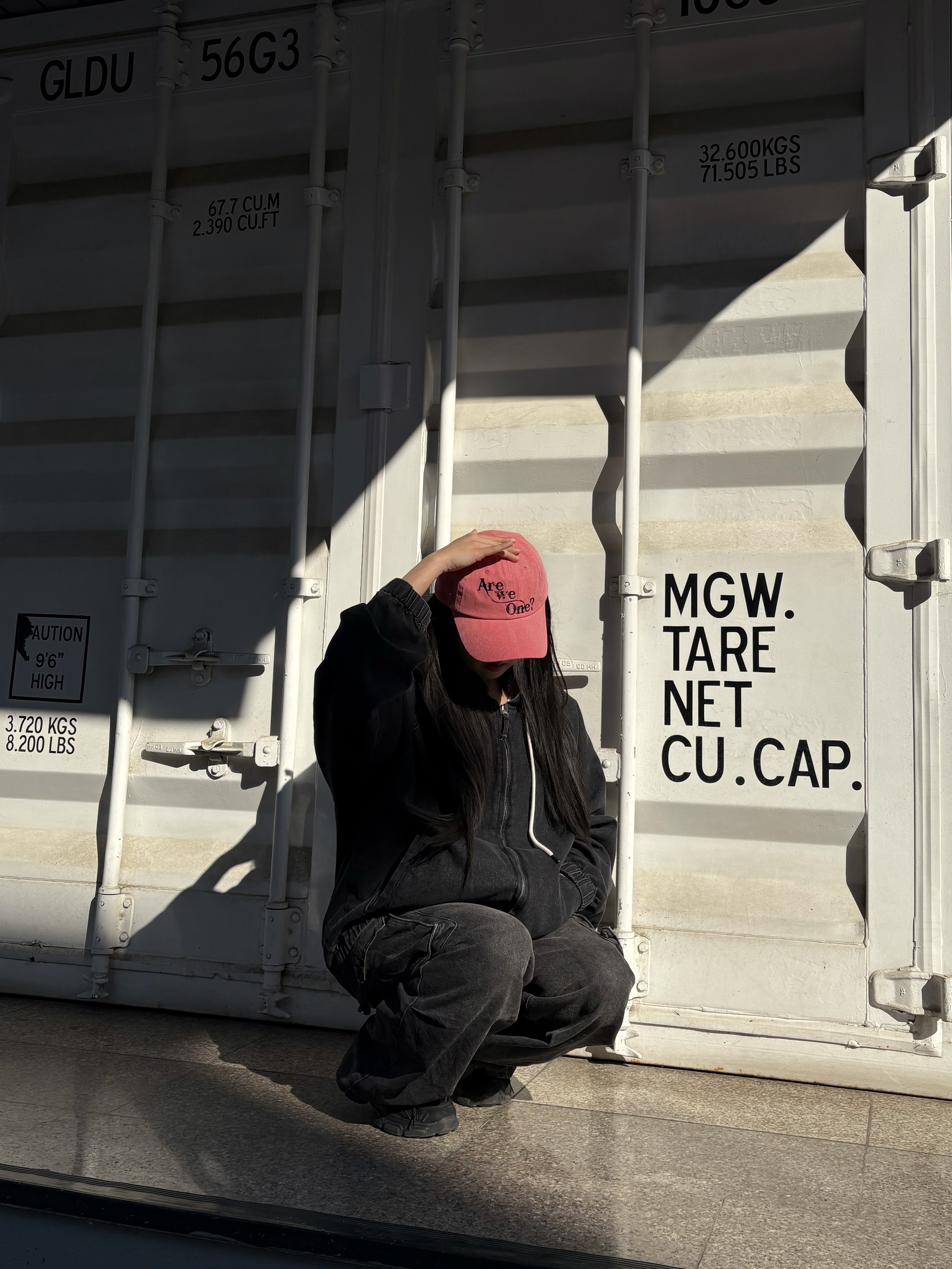 DVAN Are We One? Pigment Emb Ball Cap Neon Pink 착용 스타일 - 4