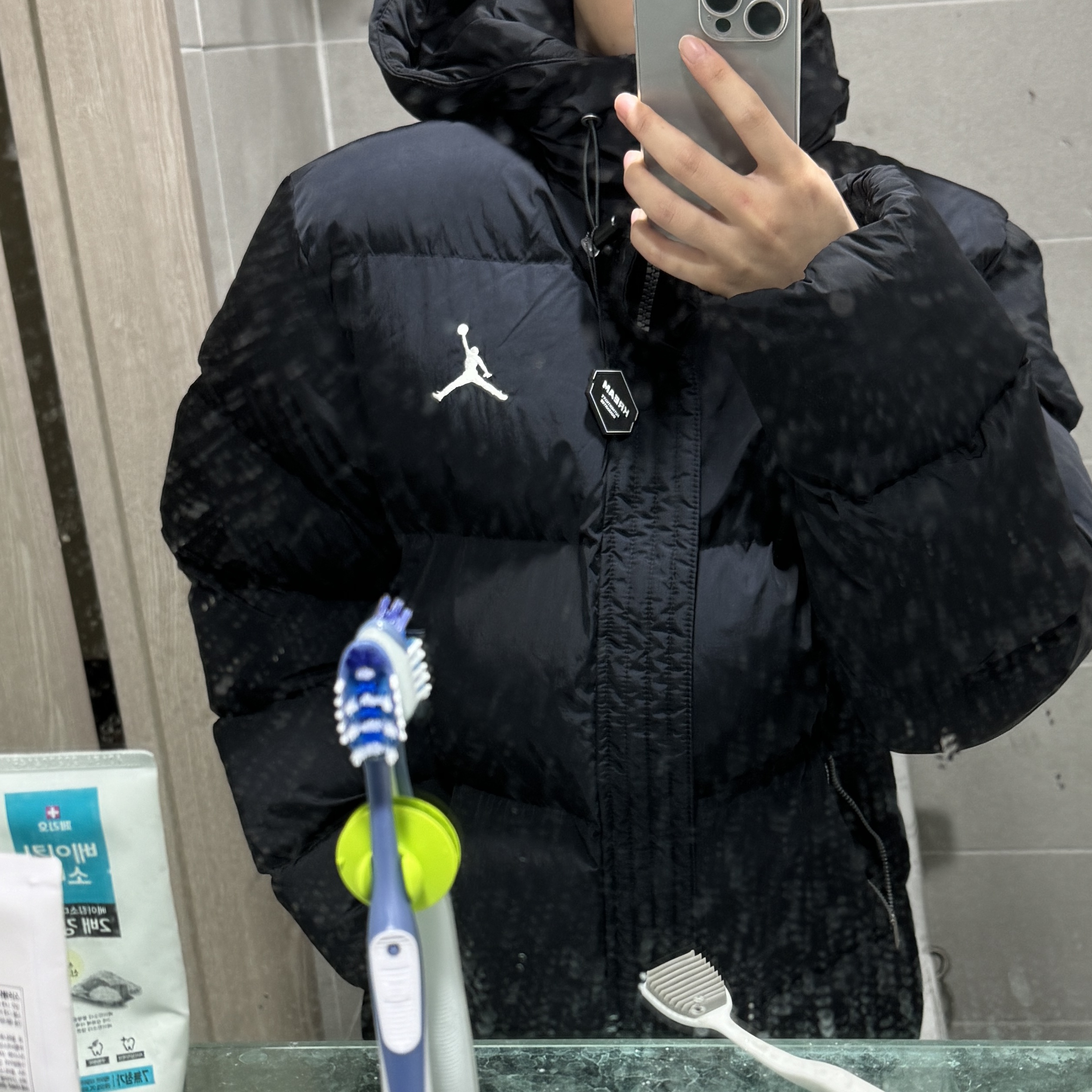 Jordan Essentials Puffer Jacket Black Sail - Asia 착용 스타일