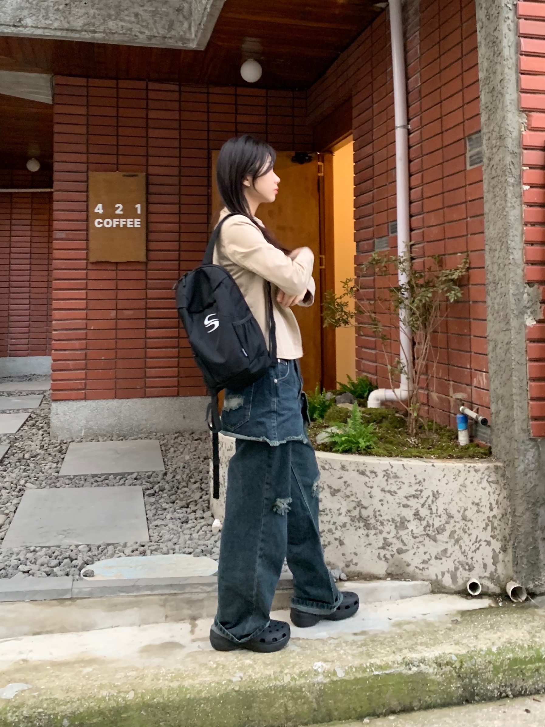 (W) Crocs Classic Platform Clog Black 착용 스타일