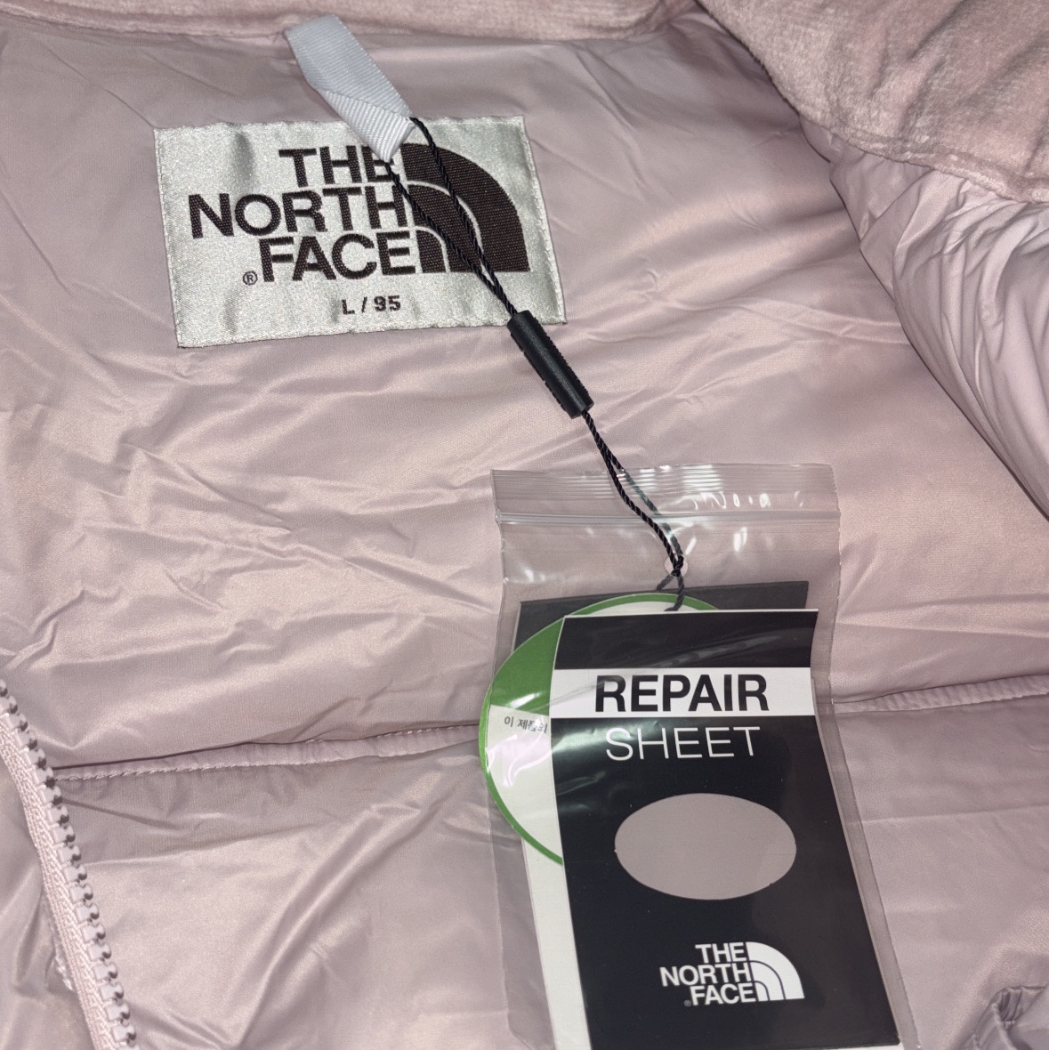 (W) The North Face White Label Novelty Nuptse RDS Down Jacket Light Pink 착용 스타일 - 2