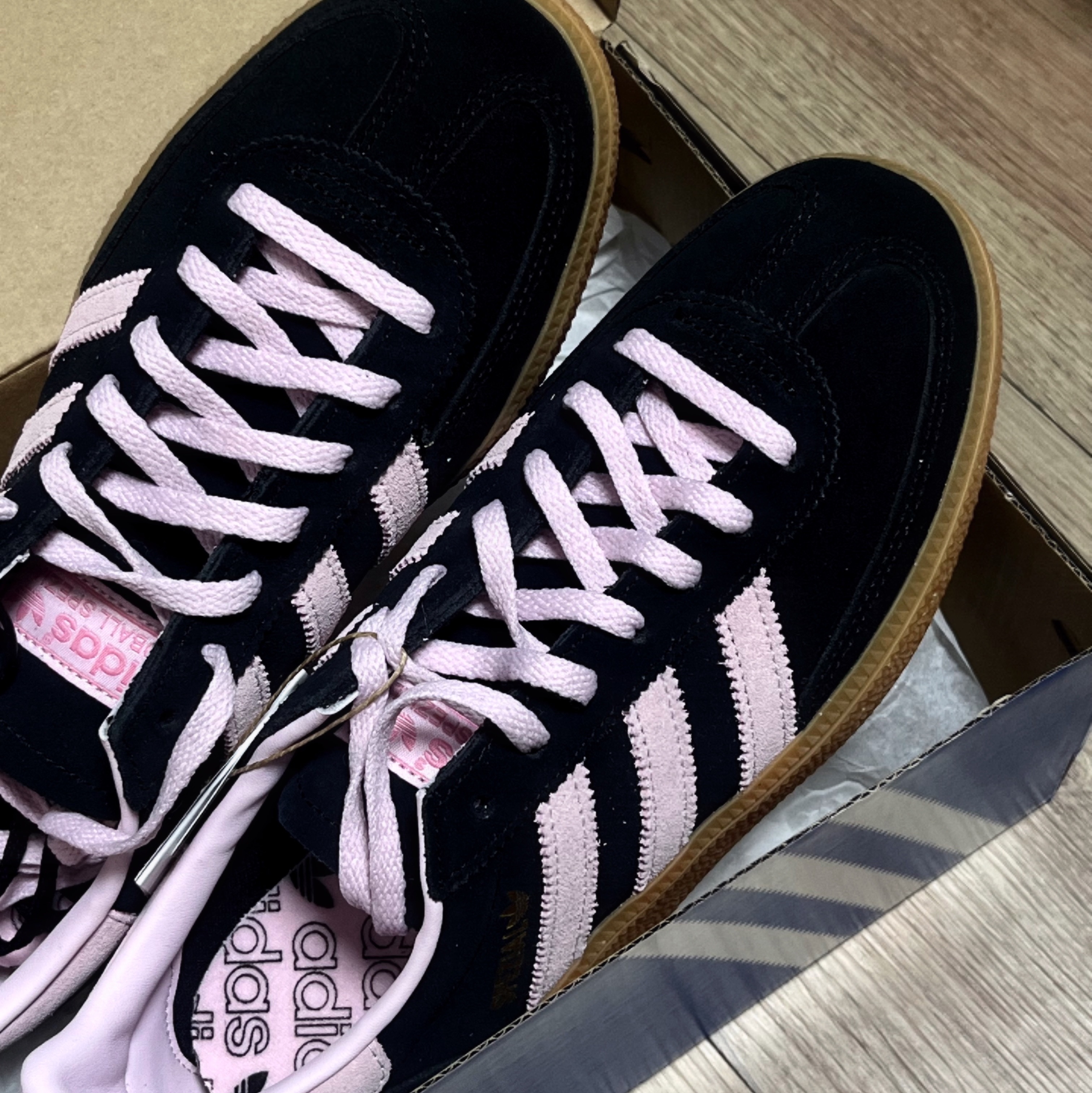 (W) Adidas Spezial Handball Core Black Clear Pink 착용 스타일