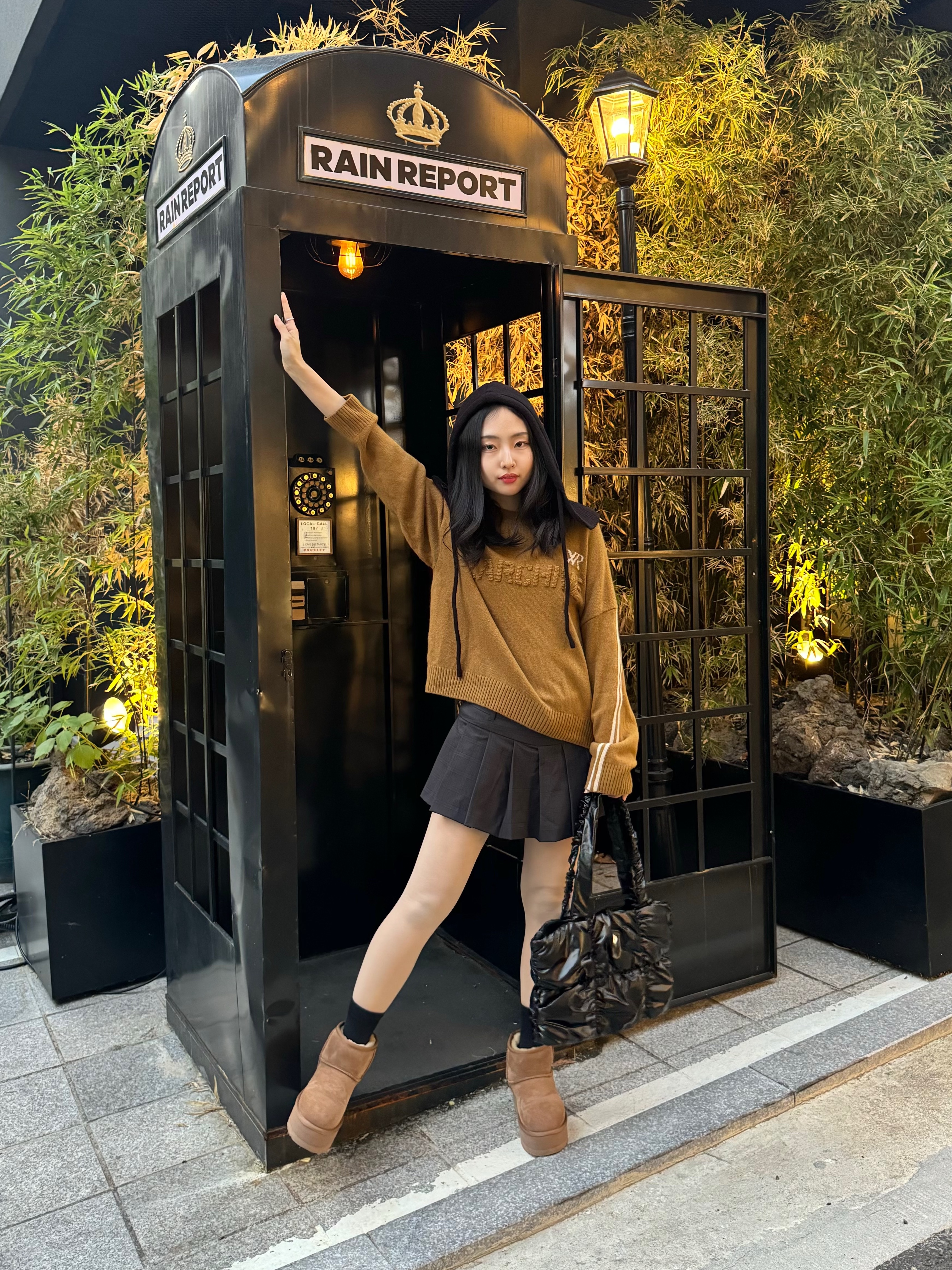 (W) UGG Classic Ultra Mini Platform Boots Chestnut 착용 스타일 - 1