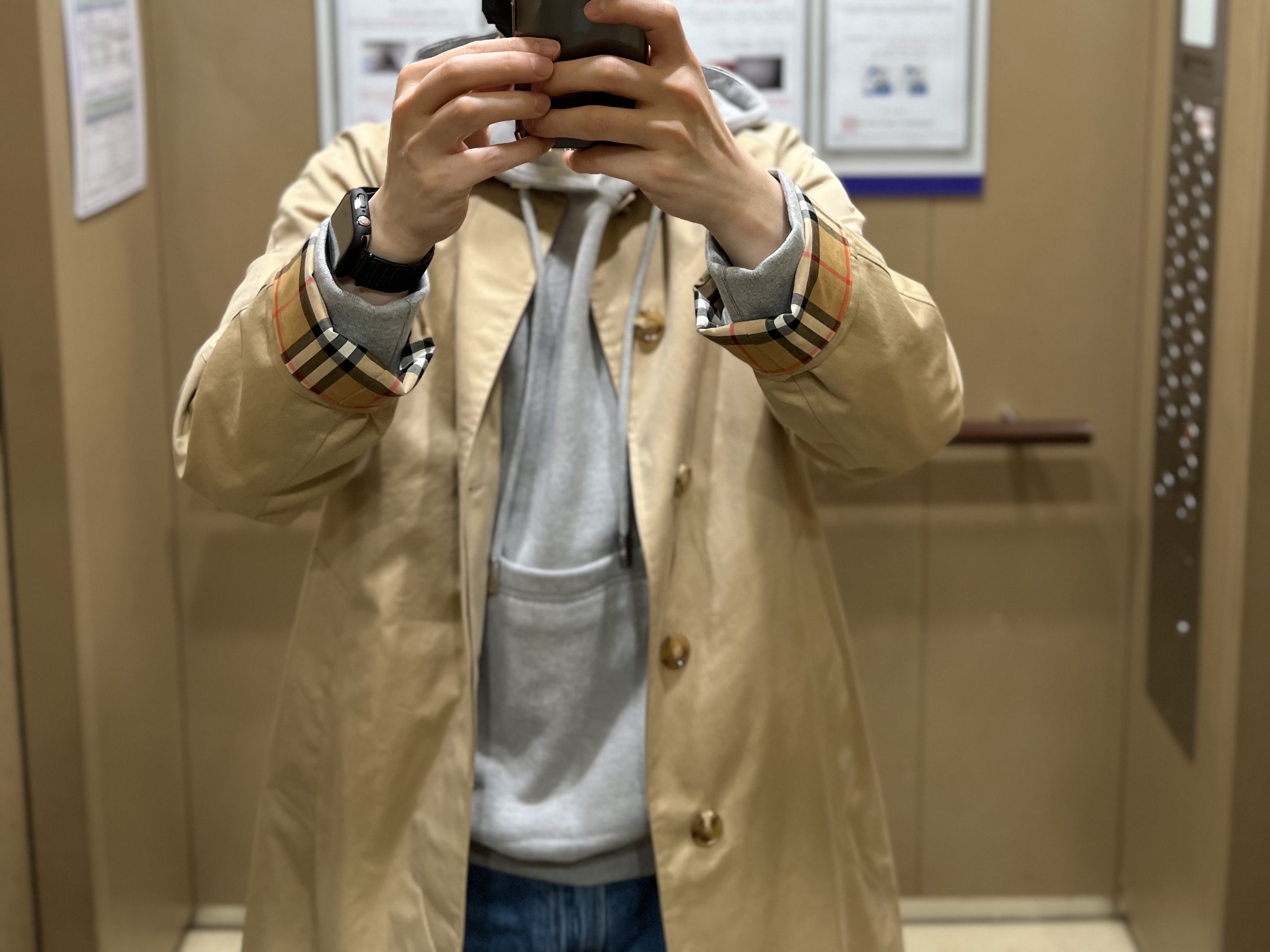 Burberry Mid-length Camden Heritage Car Coat Honey, Wooyoungmi Back Logo Hoodie Grey - 23FW 착용 스타일