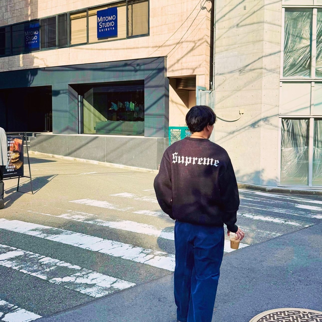 Supreme Snow White Sweater Black - 24FW 착용 스타일 - 1