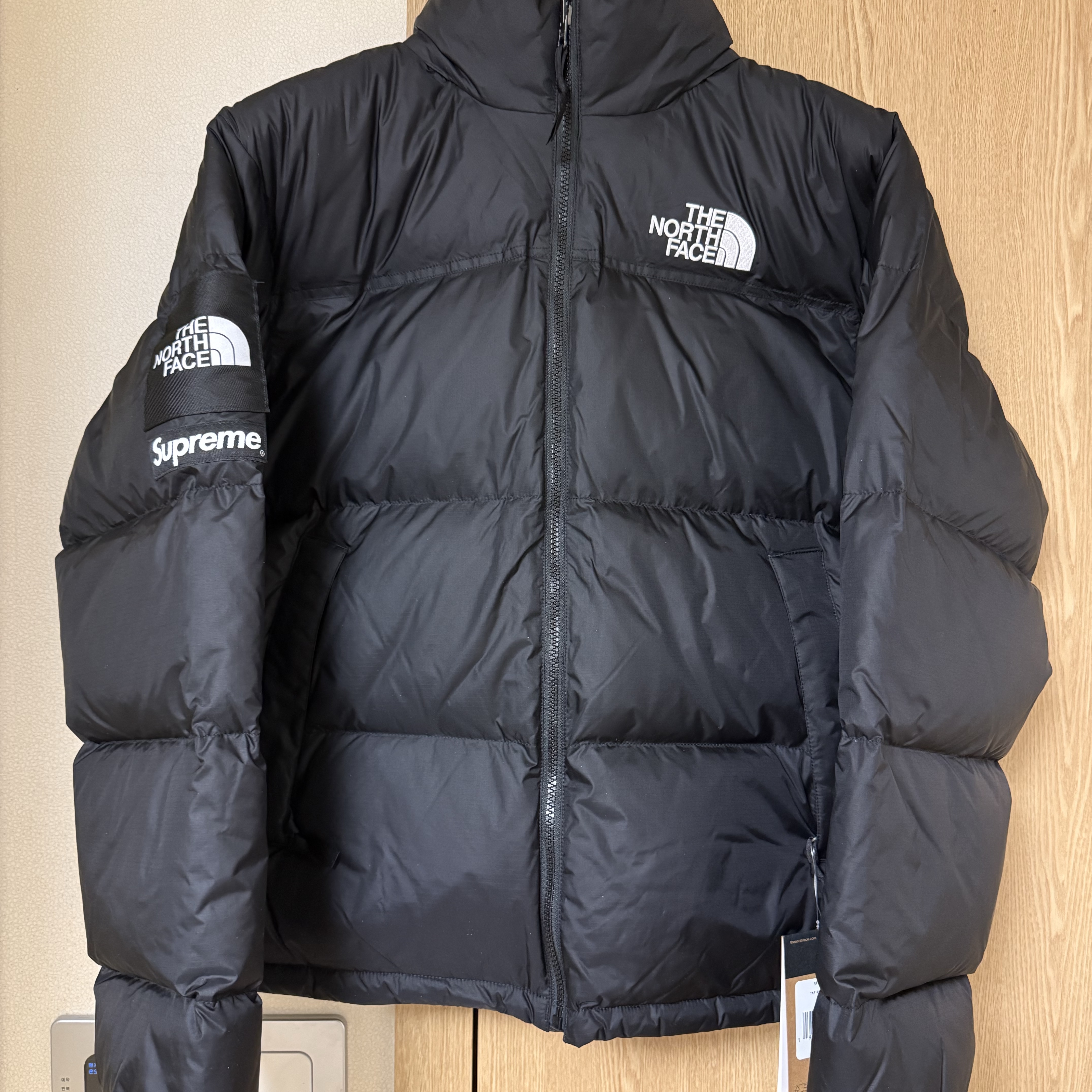 Supreme x The North Face Nuptse Jacket Black - 24FW 착용 스타일 - 1
