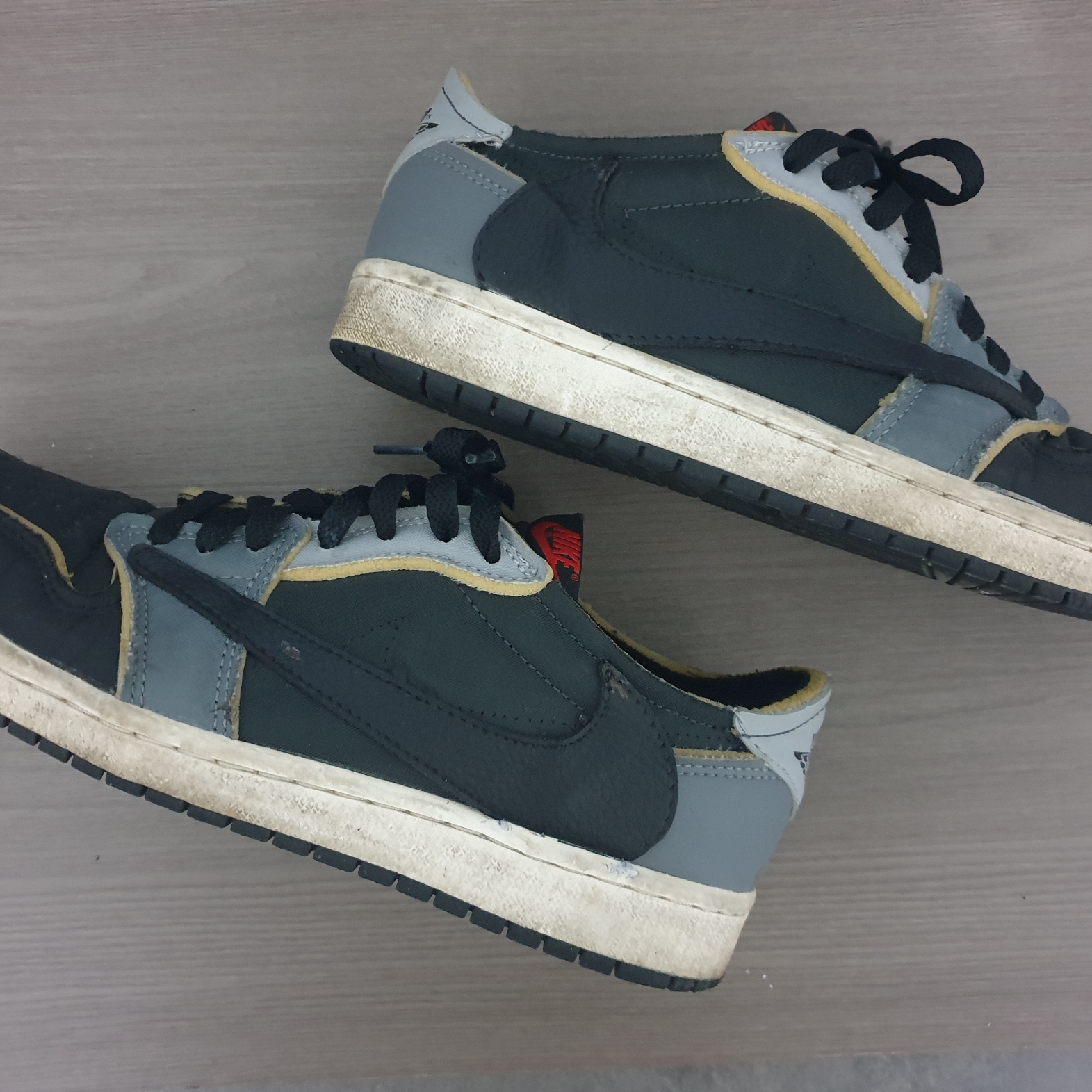Jordan 1 Retro Low OG EX Black and Smoke Grey 착용 스타일