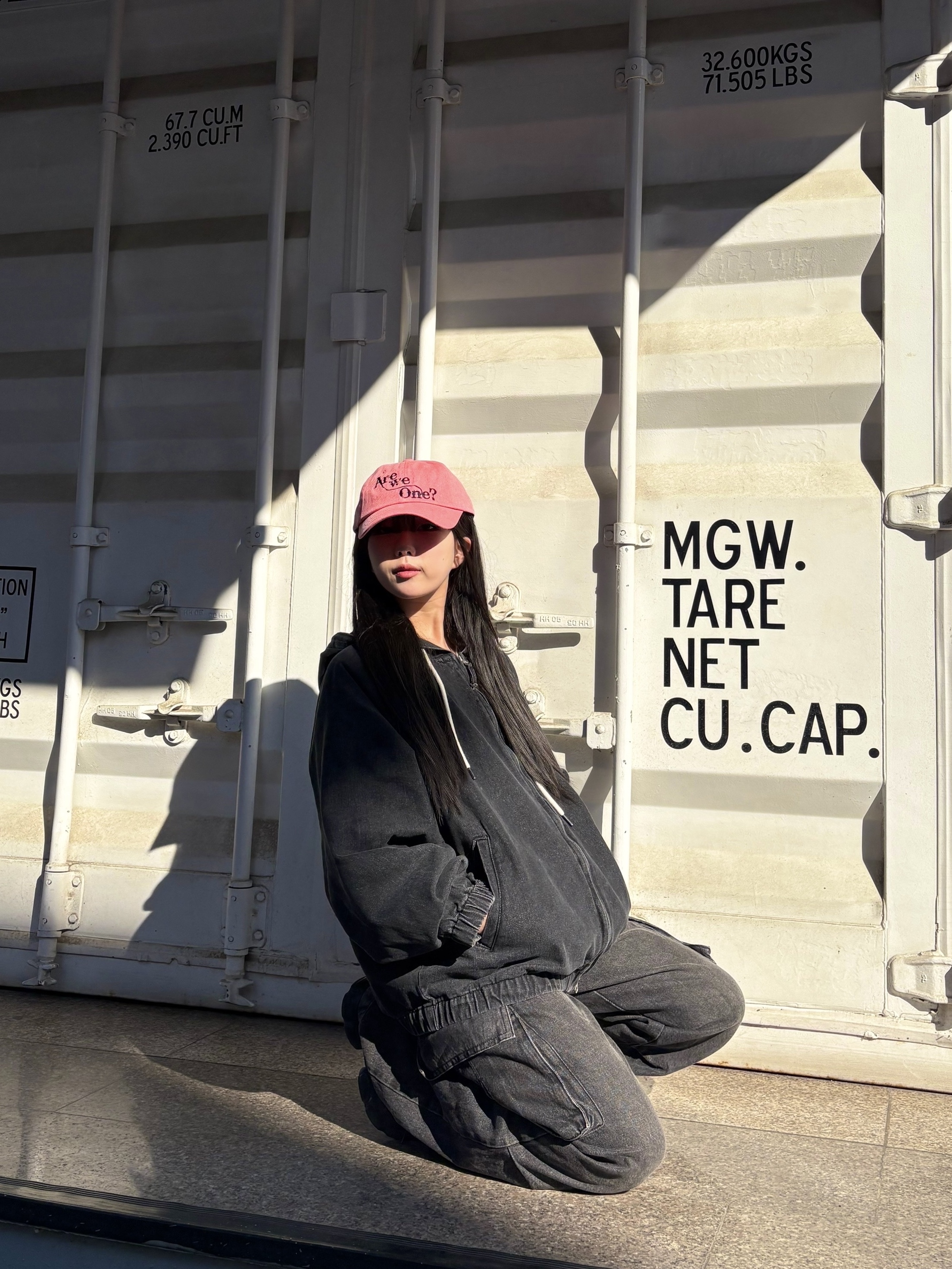 DVAN Are We One? Pigment Emb Ball Cap Neon Pink 착용 스타일 - 5