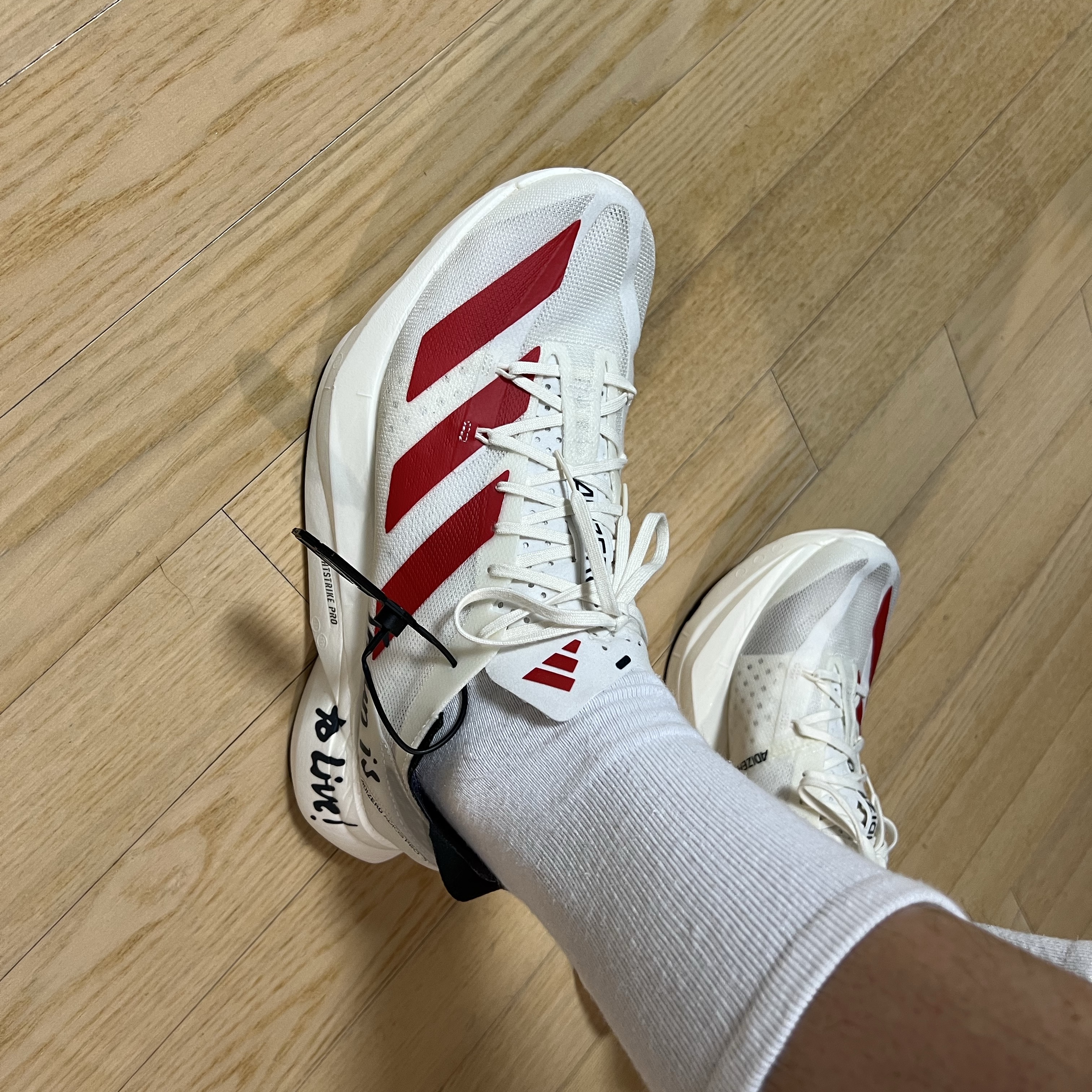 Adidas Adizero Adios Pro 3 Off White Better Scarlet 착용 스타일