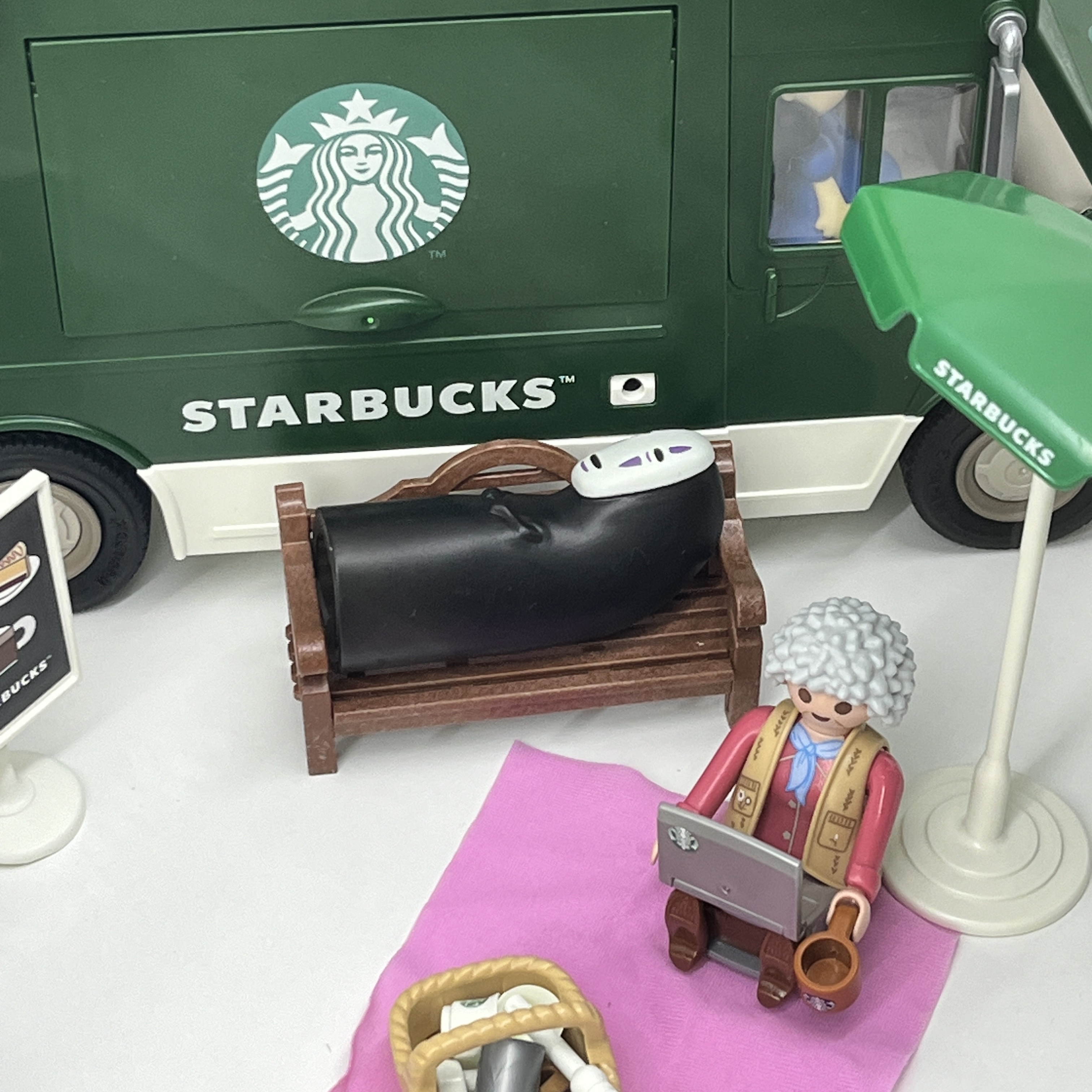 (TD) Jordan x Travis Scott Jumpman Jack TR Sail and Dark Mocha, Starbucks x Playmobil Coffee Truck 착용 스타일 - 4