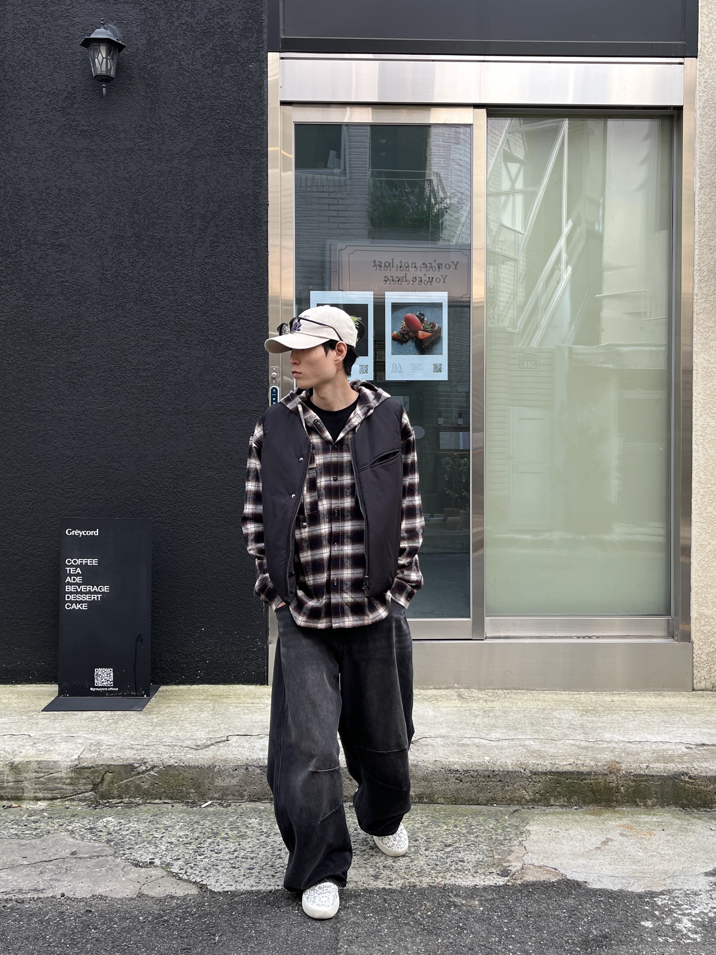 DVAN Daisy Rise Emb Ball Cap Beige 착용 스타일 - 9