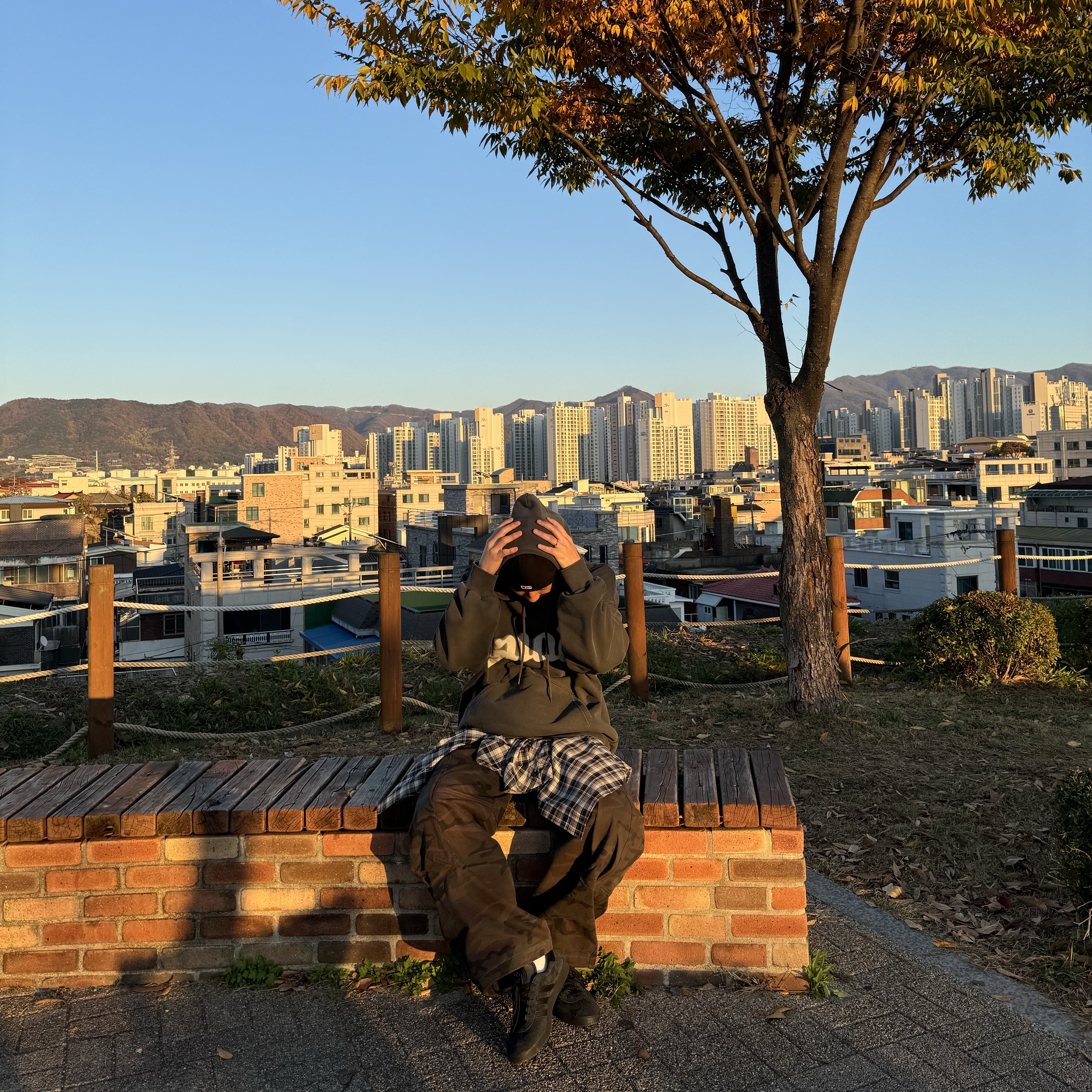 Adidas Gazelle Triple Black, Karactor Lumping Cargo Pants Camo 착용 스타일