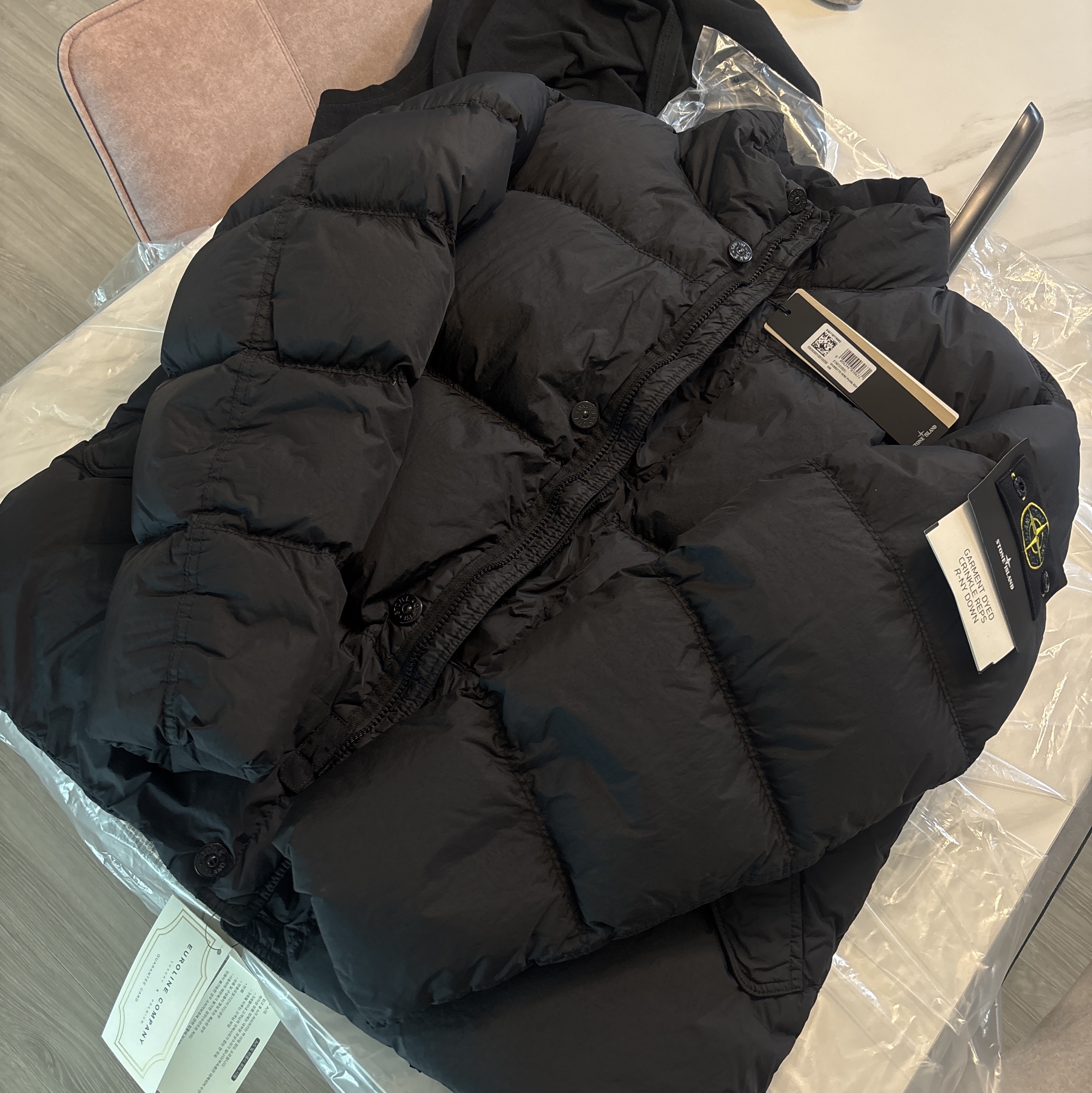Stone Island 40123 Garment Dyed Crinkle Reps R-NY Down Jacket Black - 24FW 착용 스타일