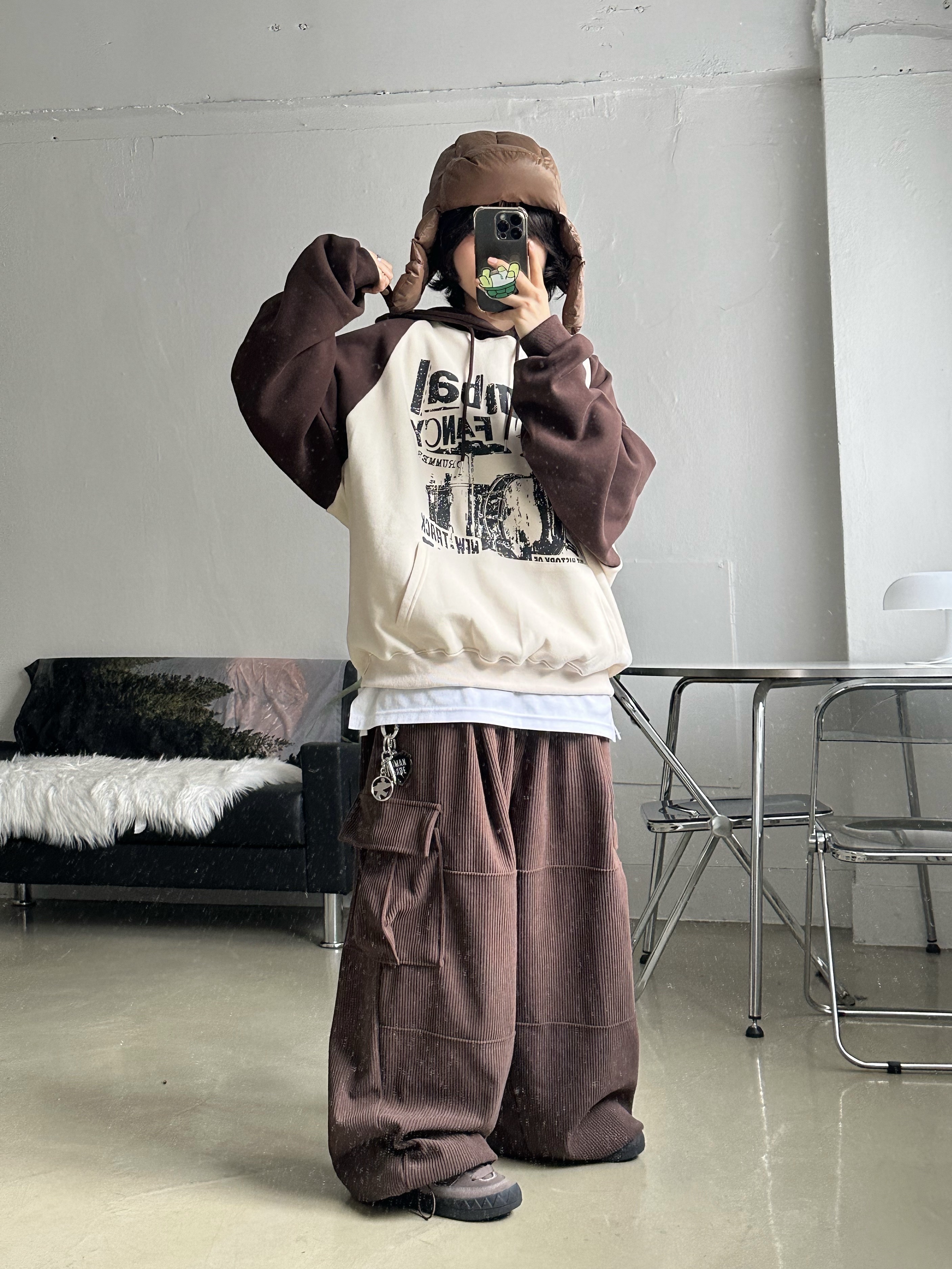 (W) Adidas Adimatic Earth Strata Dark Brown, Human Made Heart Keyring Black 착용 스타일 - 7