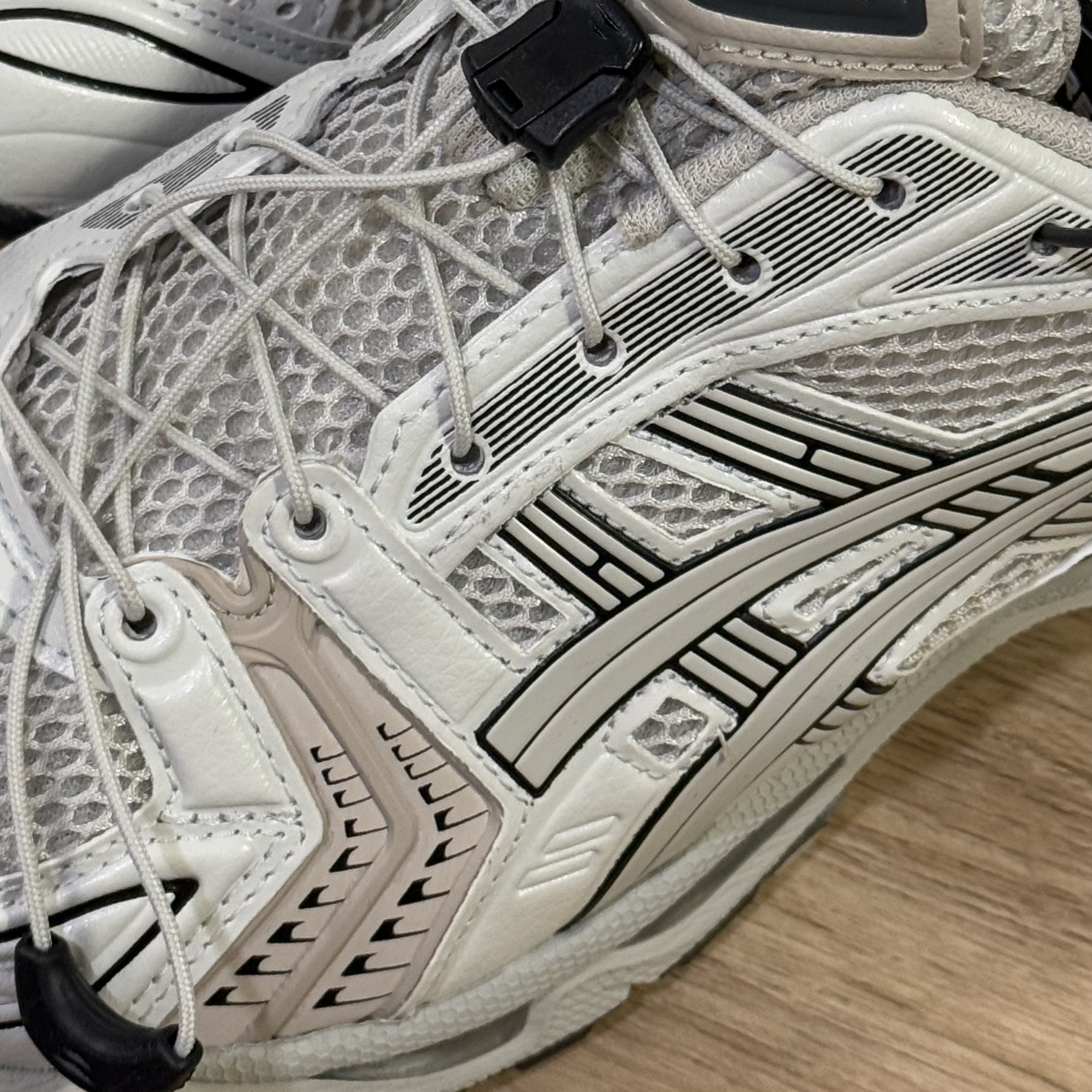 Asics Unlimited Gel-Kayano 14 Smoke Grey 착용 스타일