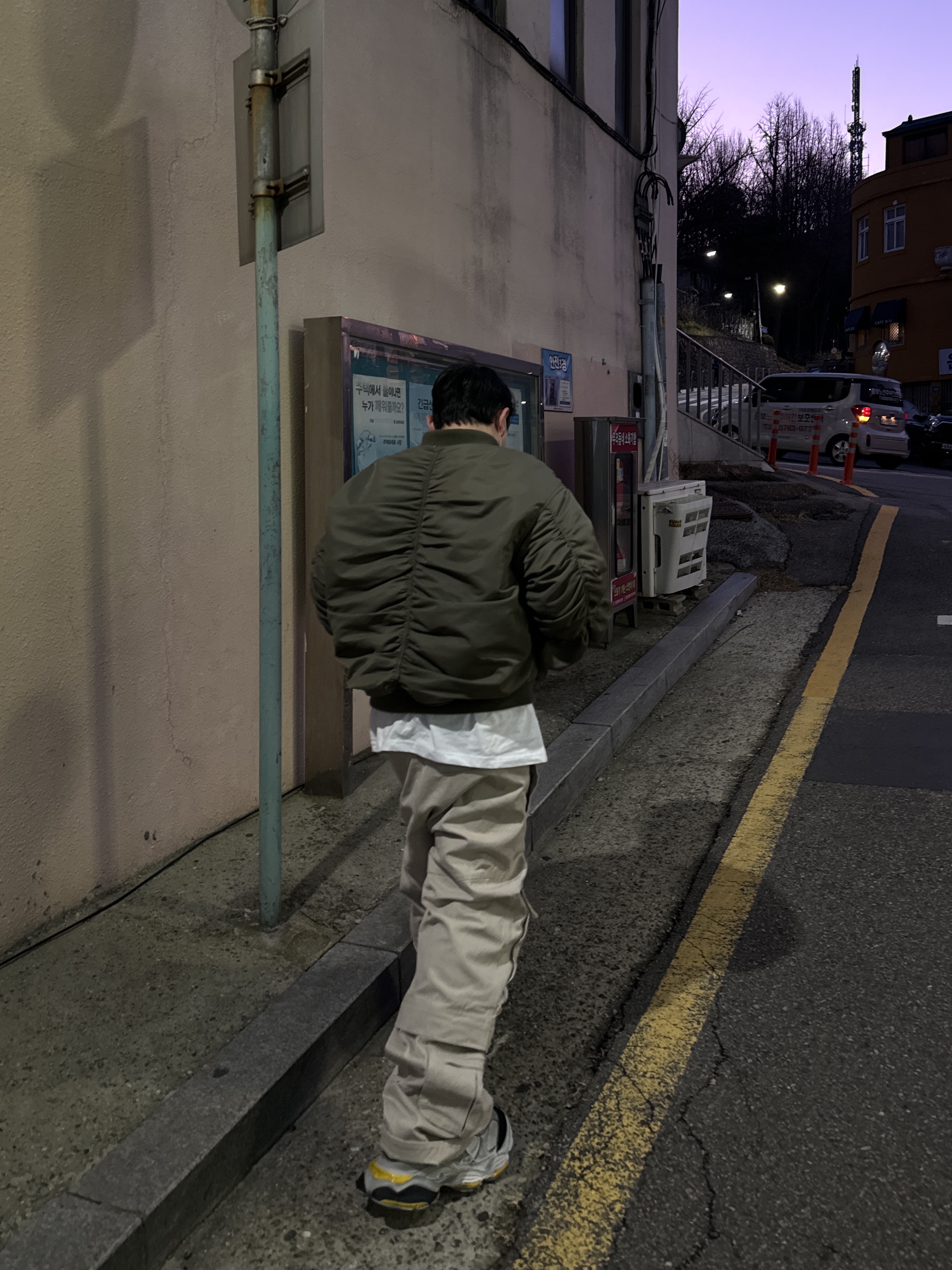 OMO Larva Shirring Bomber Jacket Khaki, Balenciaga Cargo Sneakers Grey Black Yellow 착용 스타일