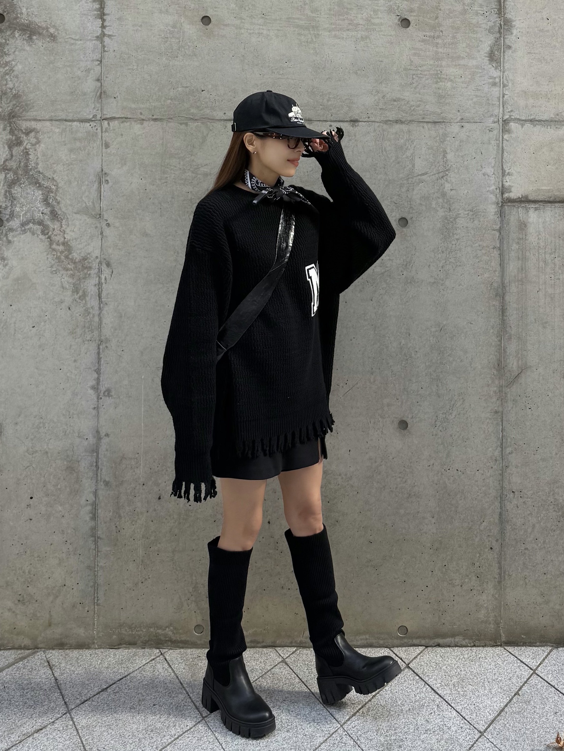 Gentle Monster x Maison Margiela MM113 Tortoiseshell Clear, Lemaire Small Croissant Bag Coated Linen Canvas Black 착용 스타일 - 4