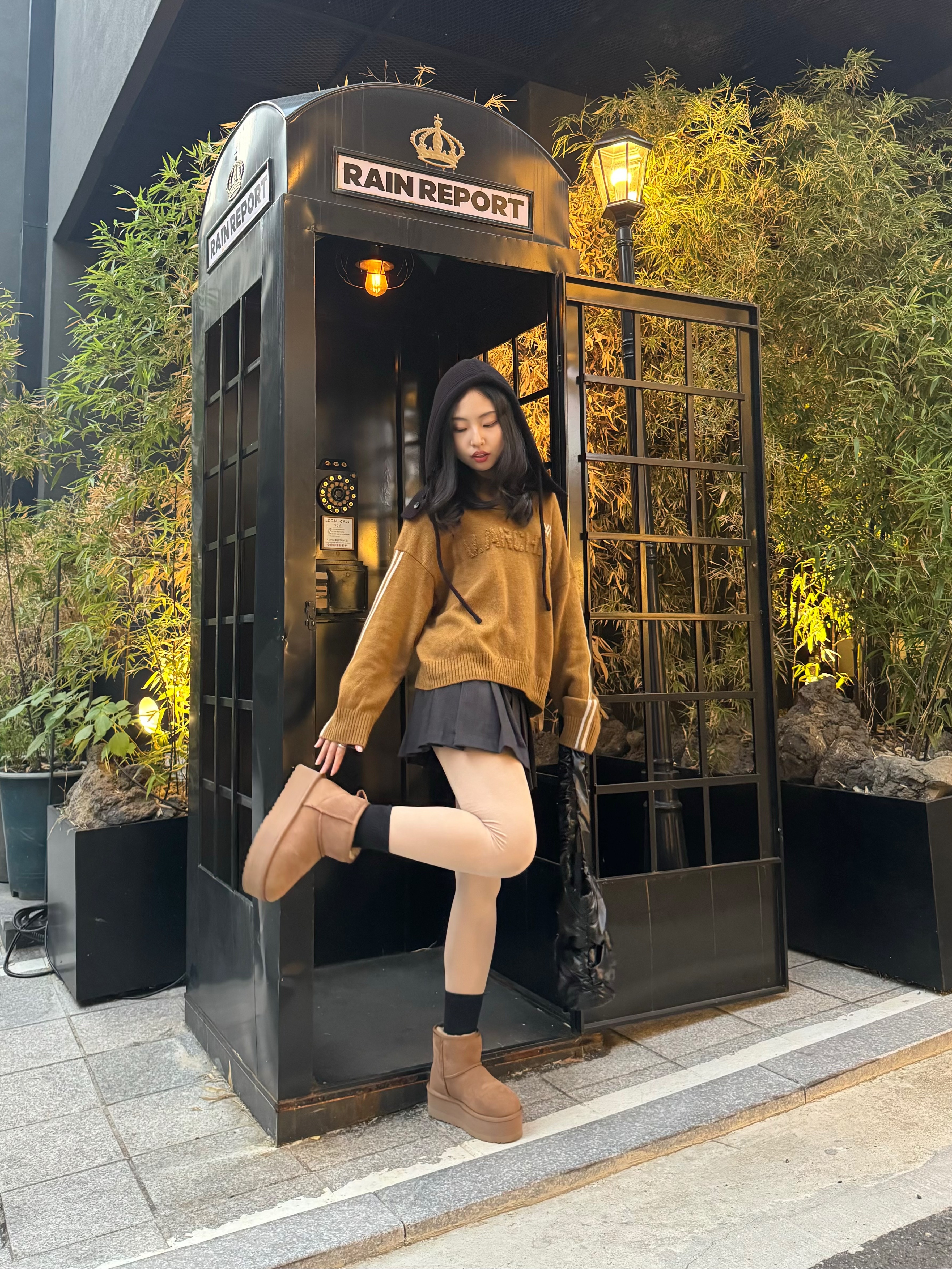 (W) UGG Classic Ultra Mini Platform Boots Chestnut 착용 스타일 - 3