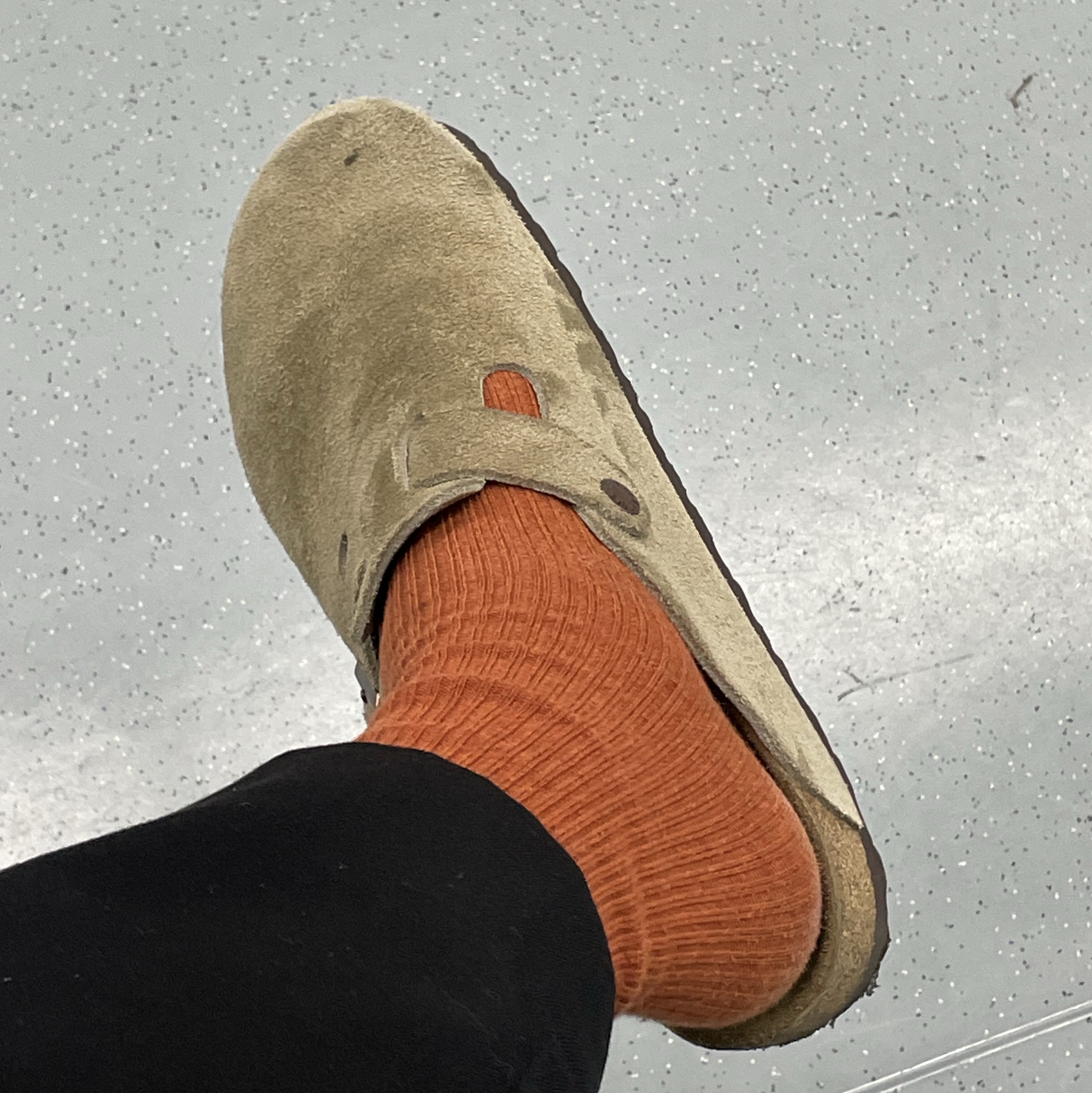 Birkenstock Boston Soft Footbed Taupe - Regular 착용 스타일