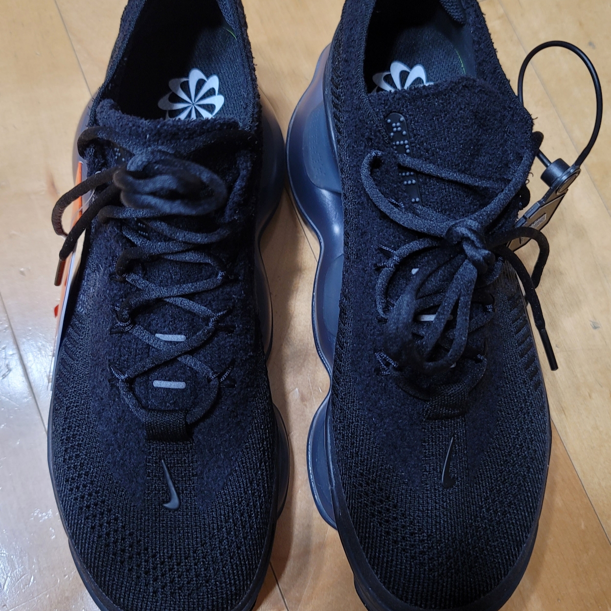 Nike Air Max Scorpion Flyknit Black Anthracite 착용 스타일