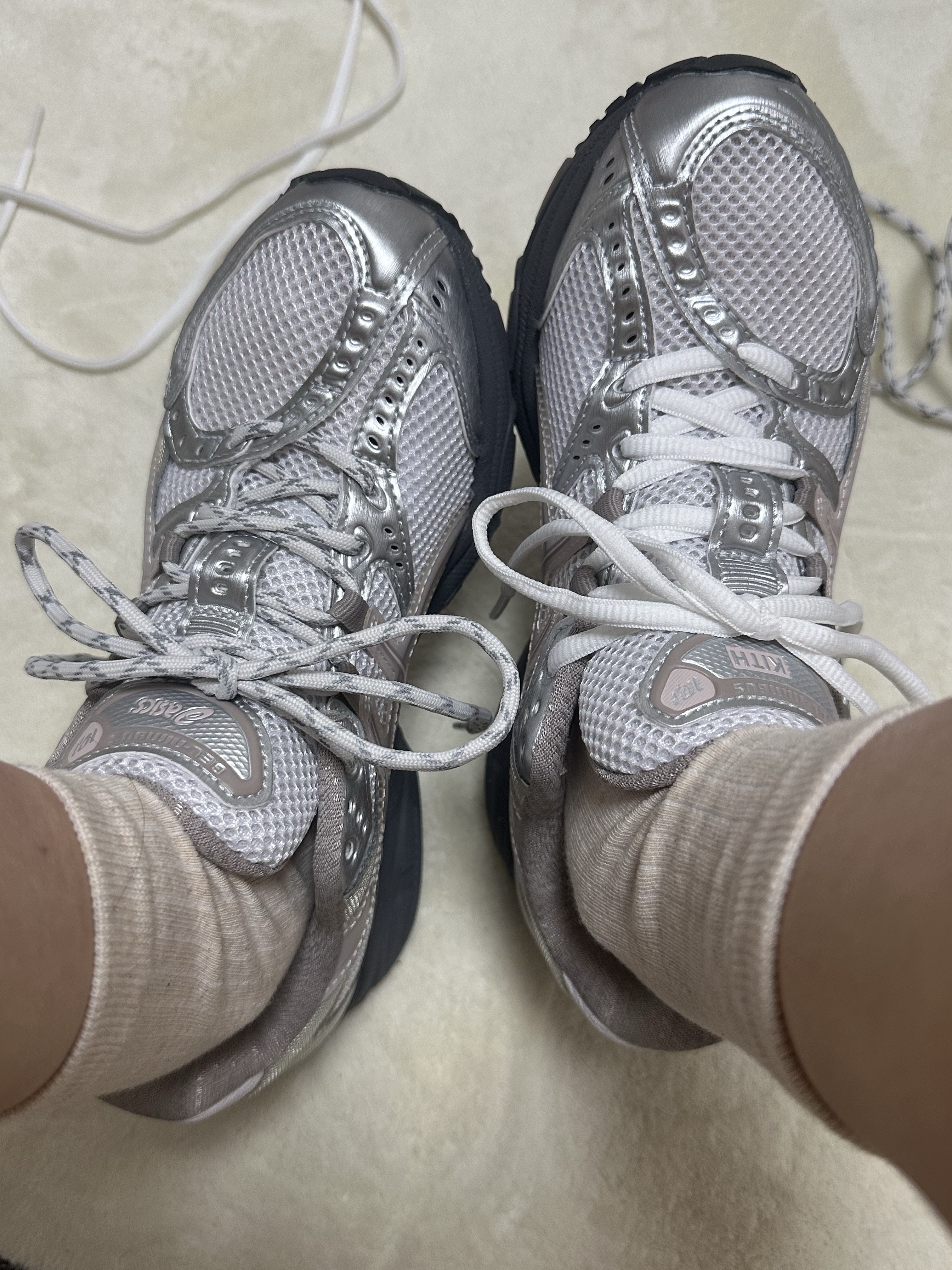 Asics x Ronnie Fieg Gel-Nimbus 10.1 White Morganite 착용 스타일