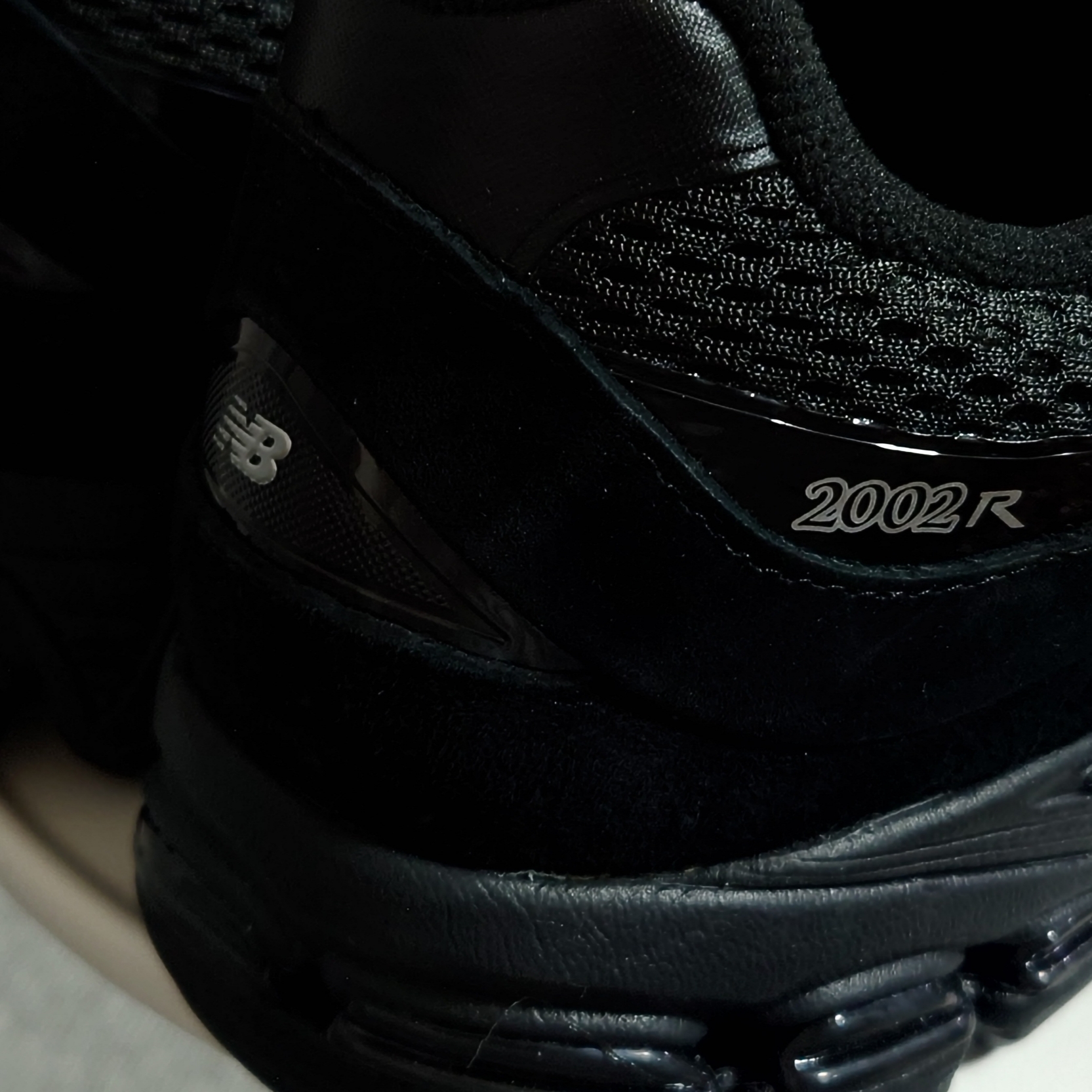 New Balance 2002 Black 착용 스타일 - 3