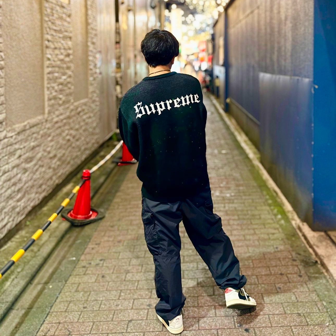 Supreme Snow White Sweater Black - 24FW 착용 스타일 - 2