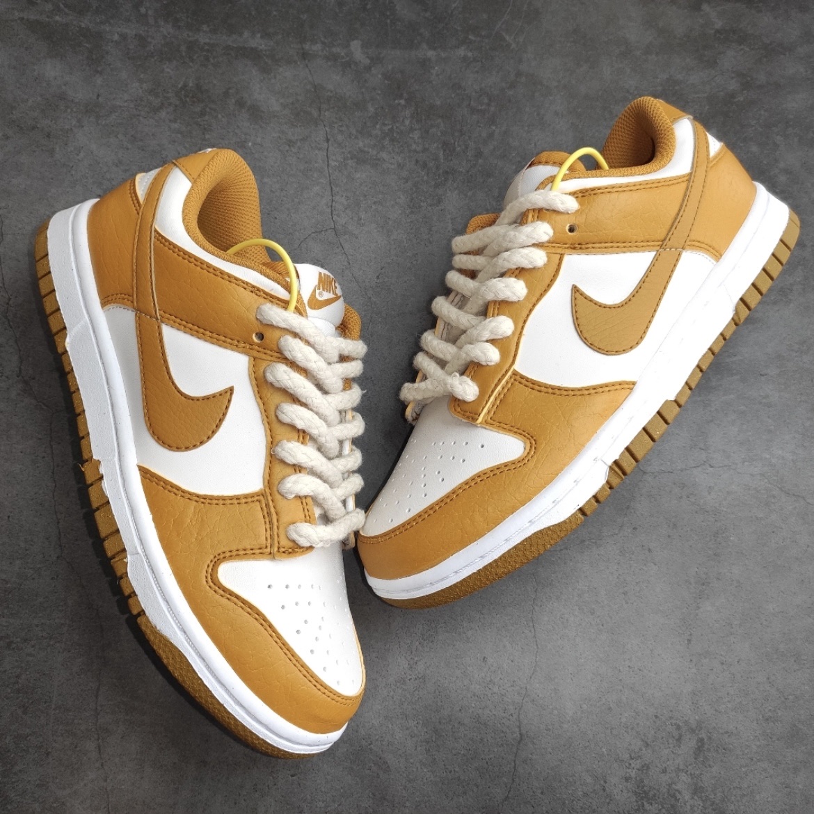 (W) Nike Dunk Low Next Nature Phantom 착용 스타일 - 3