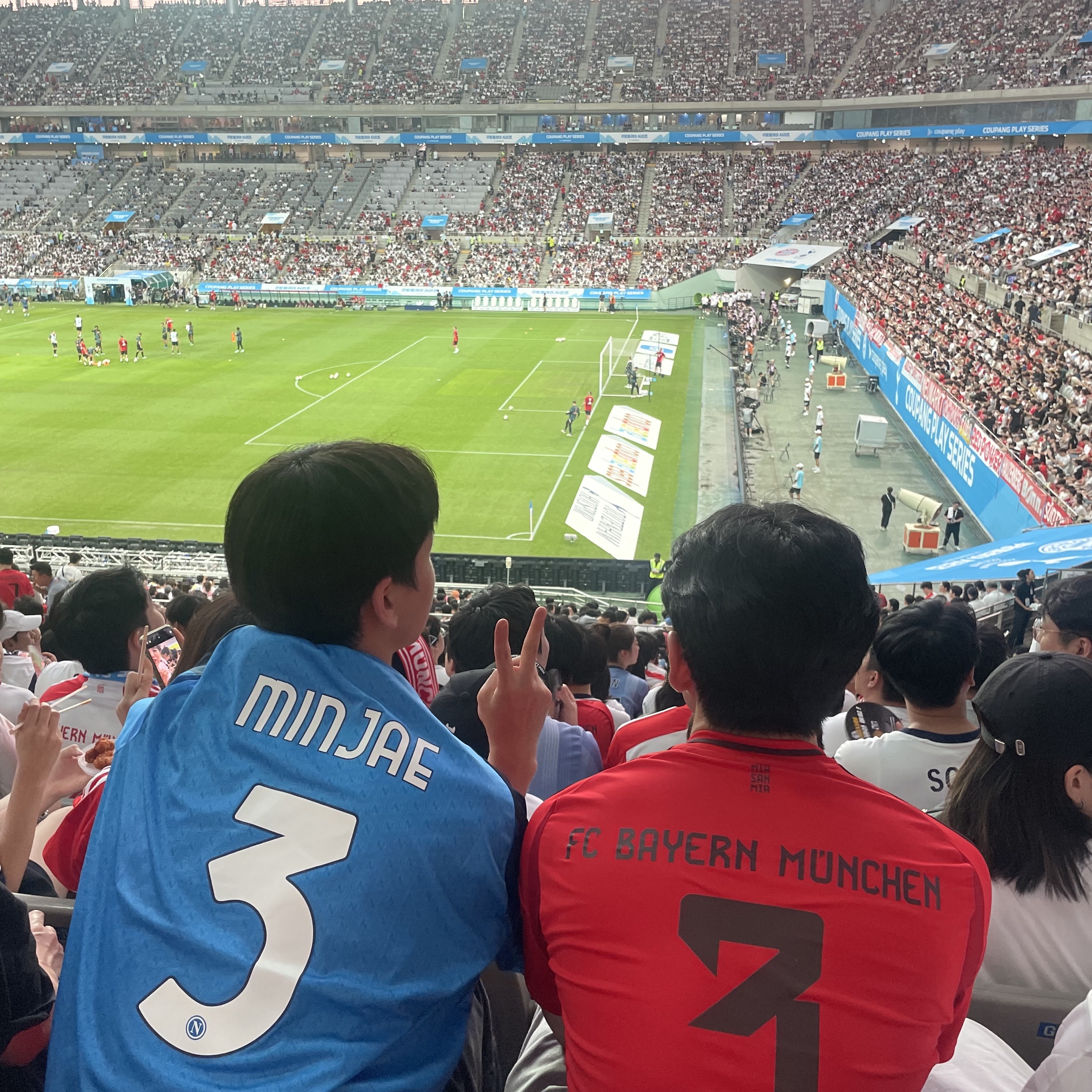 EA7 SSC Napoli 2022/23 Home Match Shirt Sky Blue (Non Marking Ver.), Adidas Bayern Munchen 2024/25 Home Jersey Red - KR Sizing (Non Marking Ver.) 착용 스타일