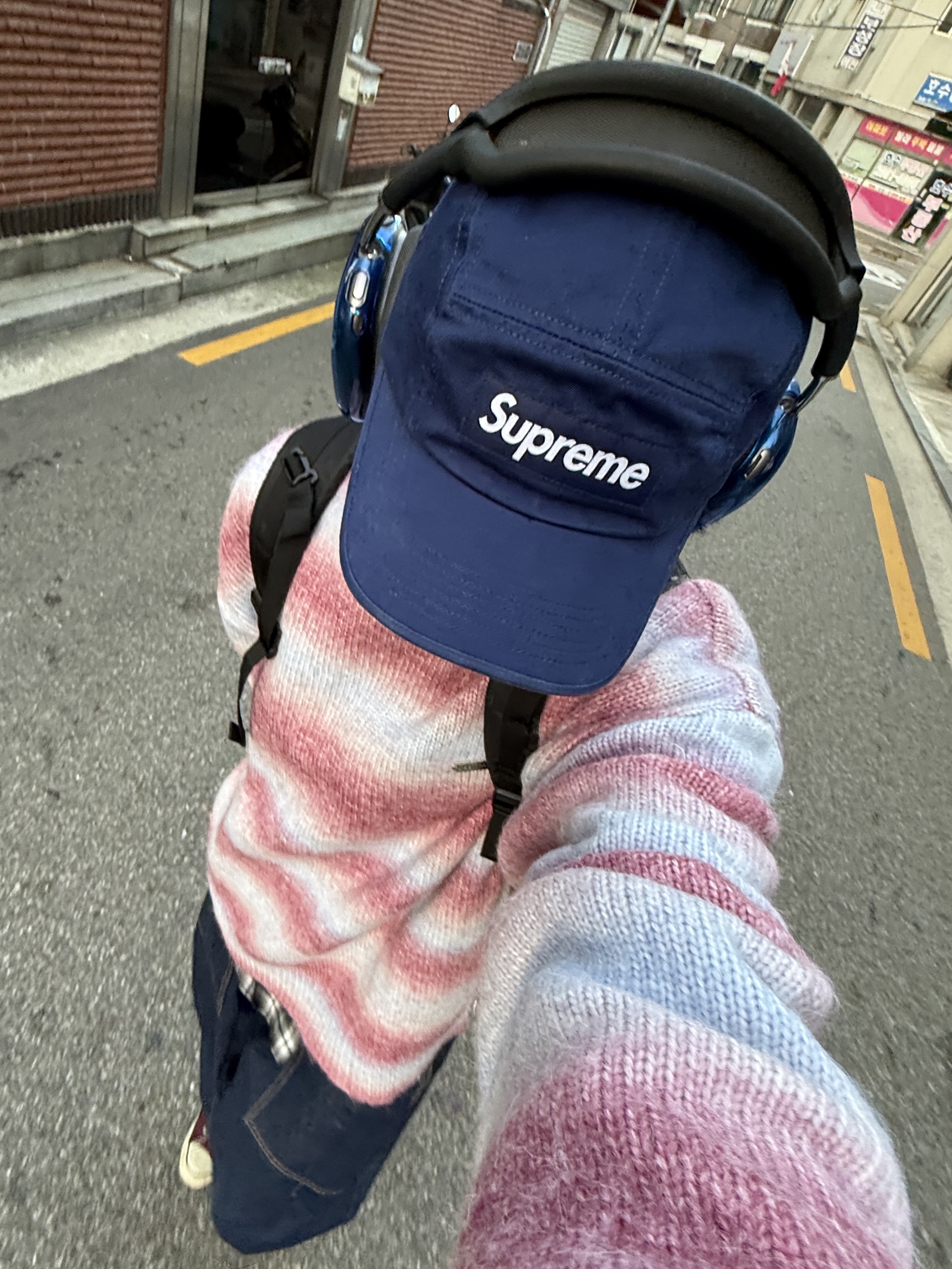Supreme Backpack Black - 23FW, Apple AirPods Max Lightning Space Gray (Korean Ver.) 착용 스타일 - 6