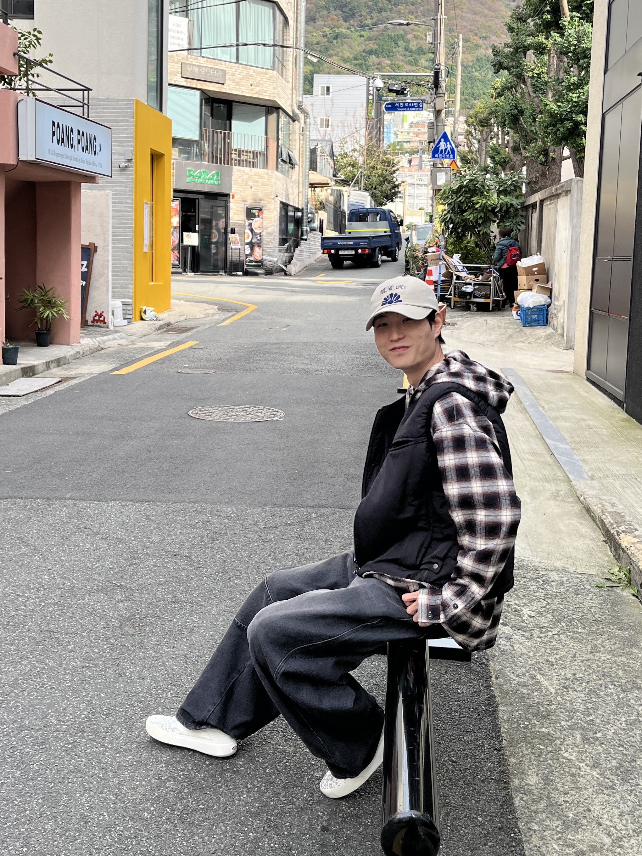 DVAN Daisy Rise Emb Ball Cap Beige 착용 스타일 - 4