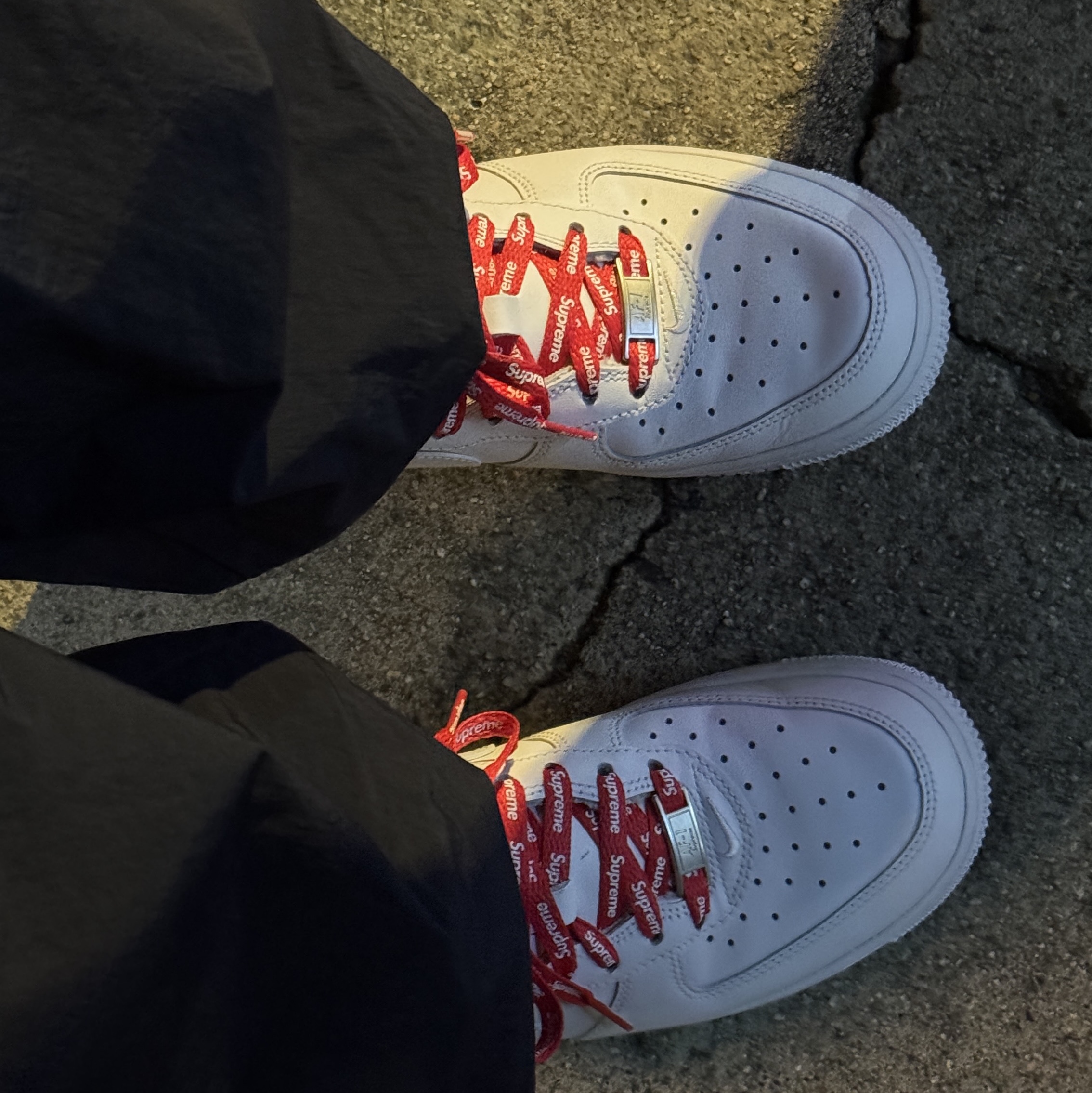 Nike x Supreme Air Force 1 Low White 착용 스타일 - 1