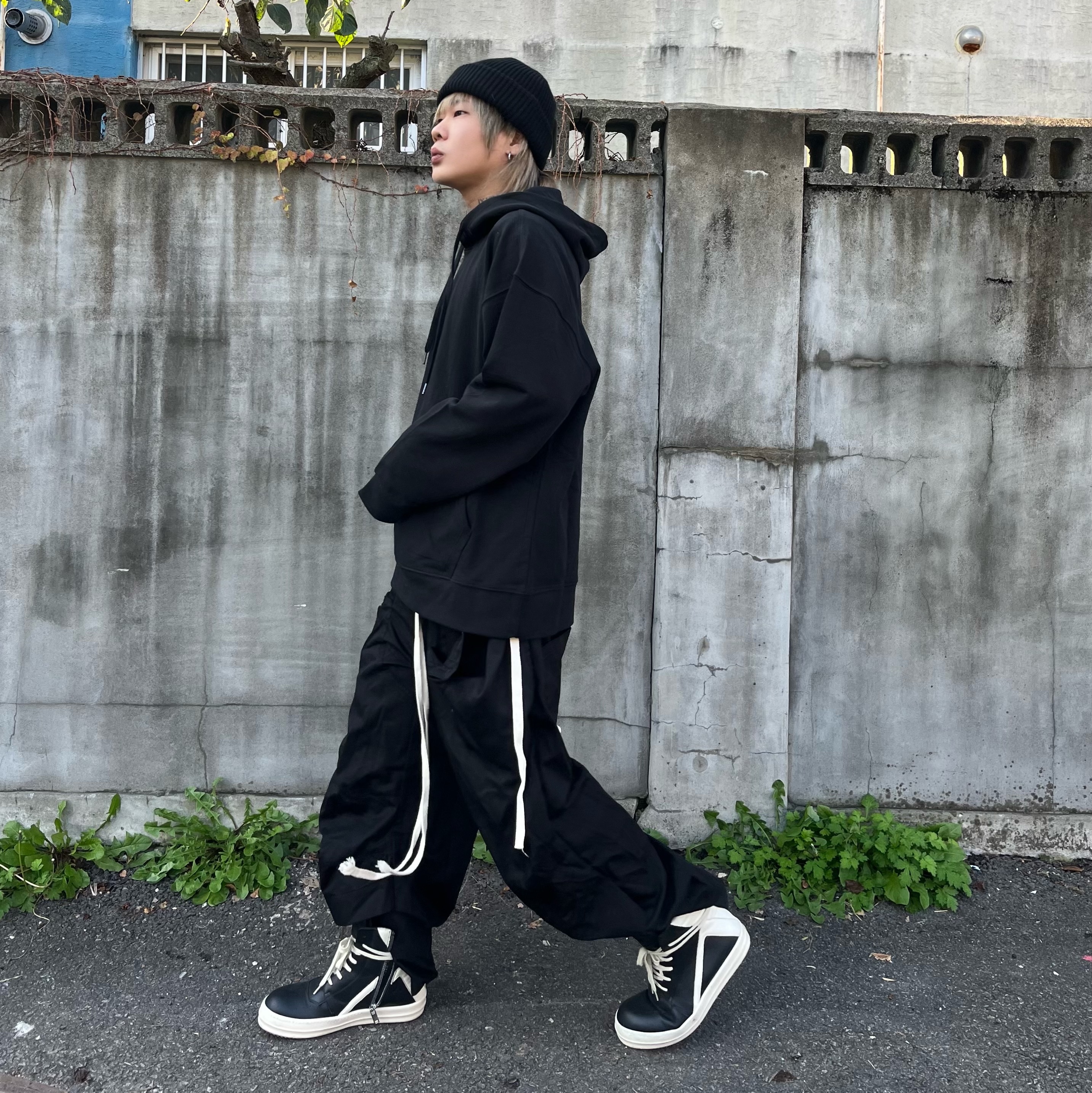 Rick Owens Geobasket Full Grain Calf Leather Strobe Sneakers Black Milk White 착용 스타일 - 1