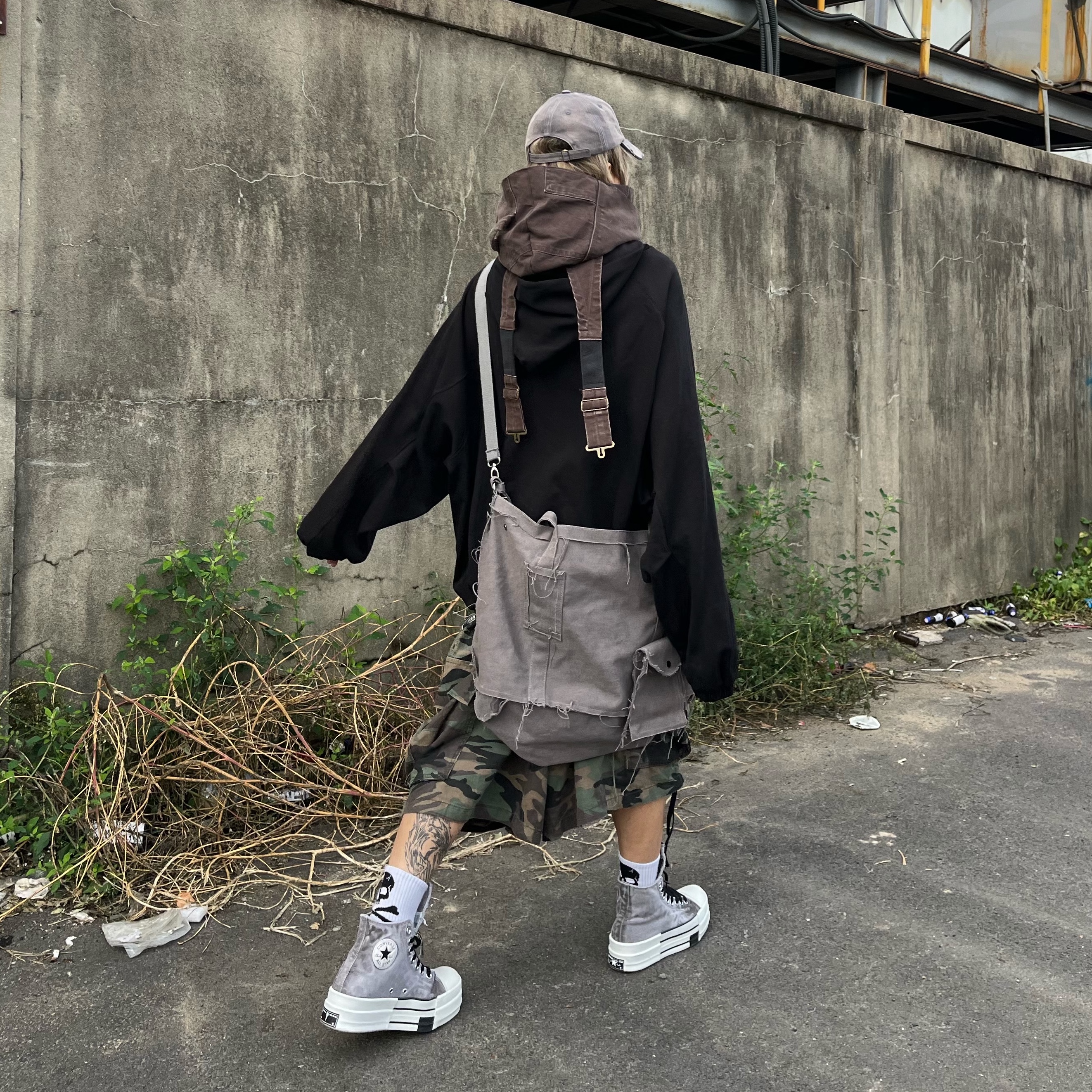 Converse x Drkshdw DBL Drkstar Overdye Chuck 70 Hi Concrete 착용 스타일 - 1