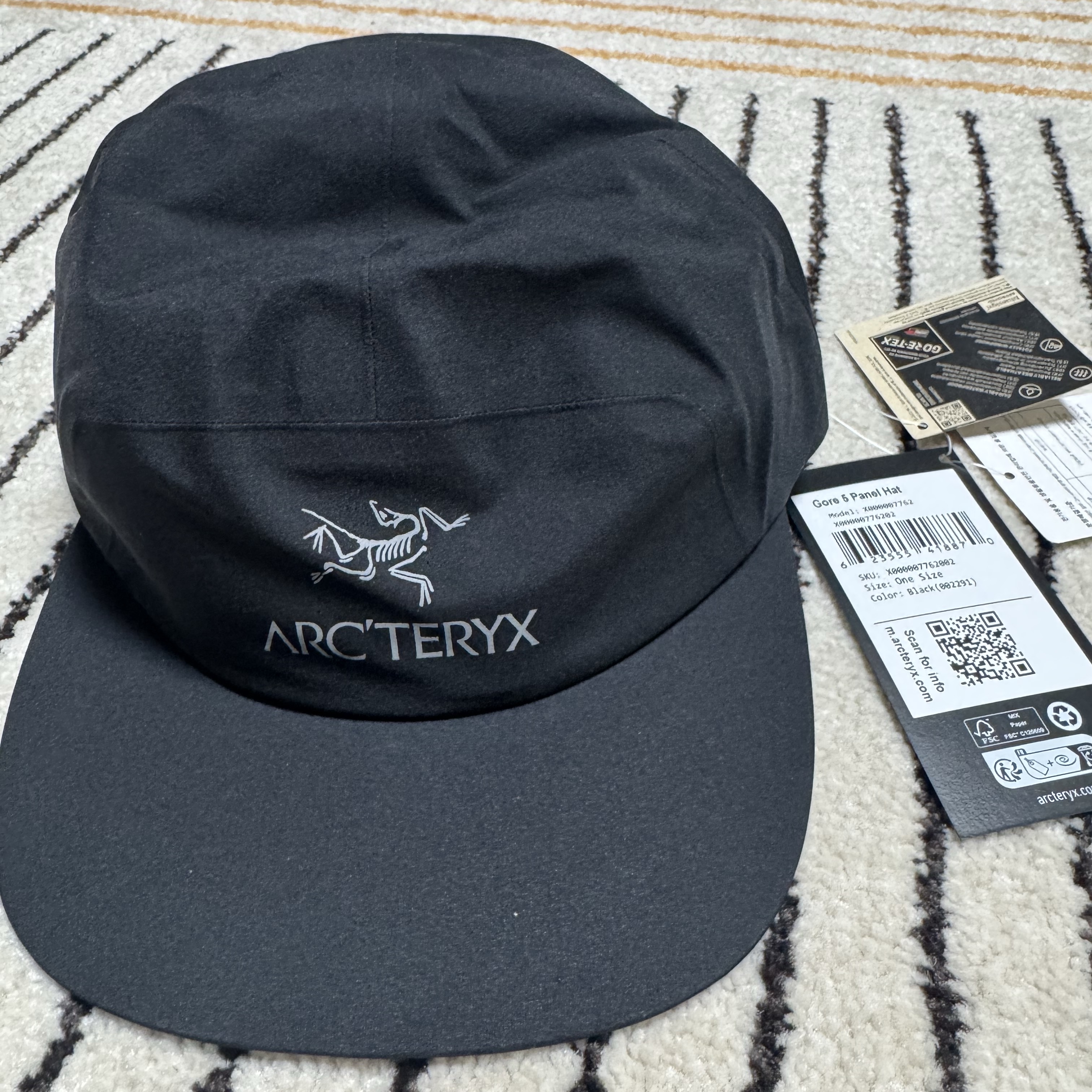 Arc'teryx Gore 5 Panel Cap Black 착용 스타일