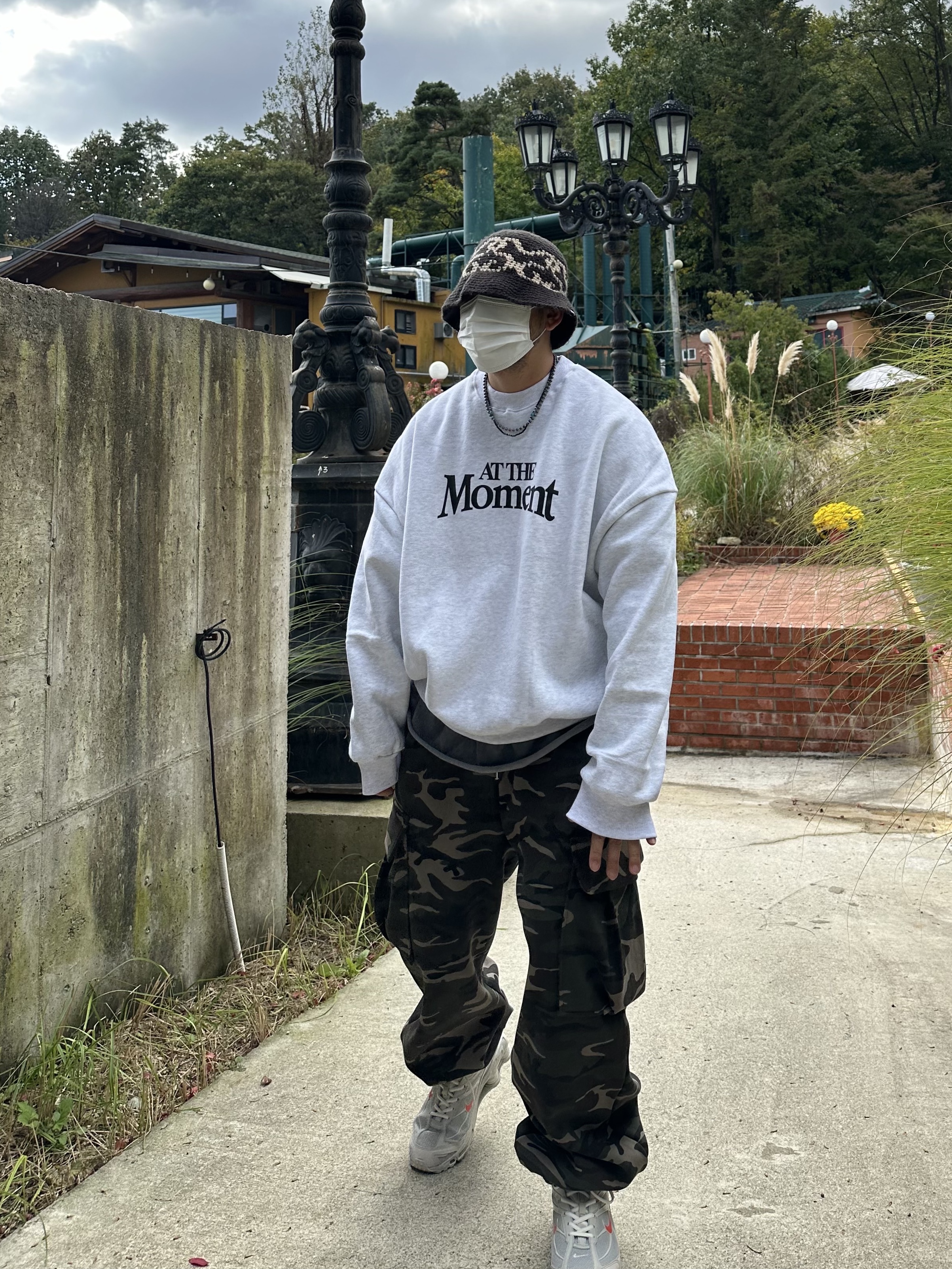 Stussy SS Knit Bucket Hat Black, Nike Shox Ride 2 Light Bone and Turf Orange 착용 스타일
