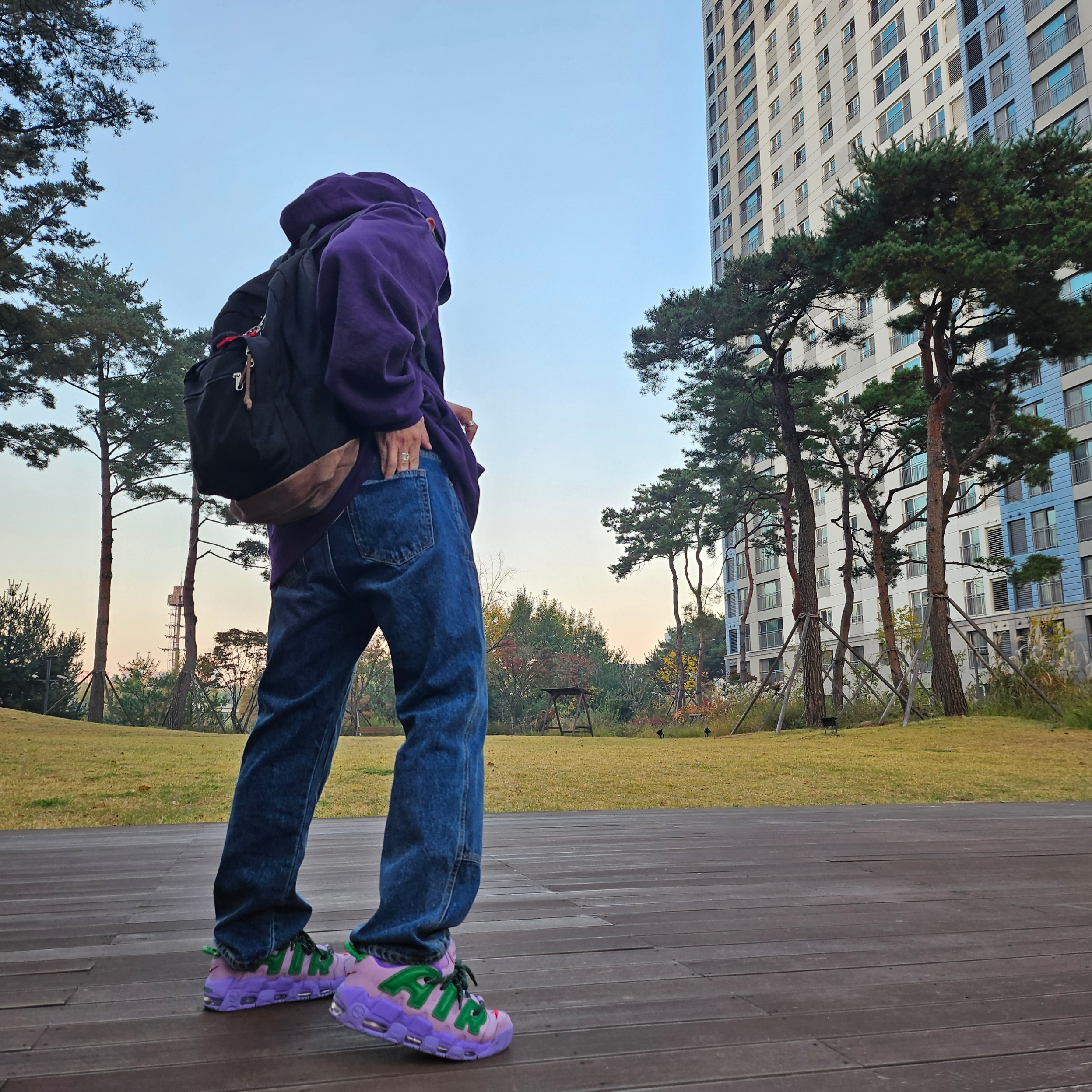 Supreme Box Logo Hooded Sweatshirt Dark Purple - 23FW, Supreme Washed Chino Twill Camp Cap Purple - 24SS 착용 스타일 - 4
