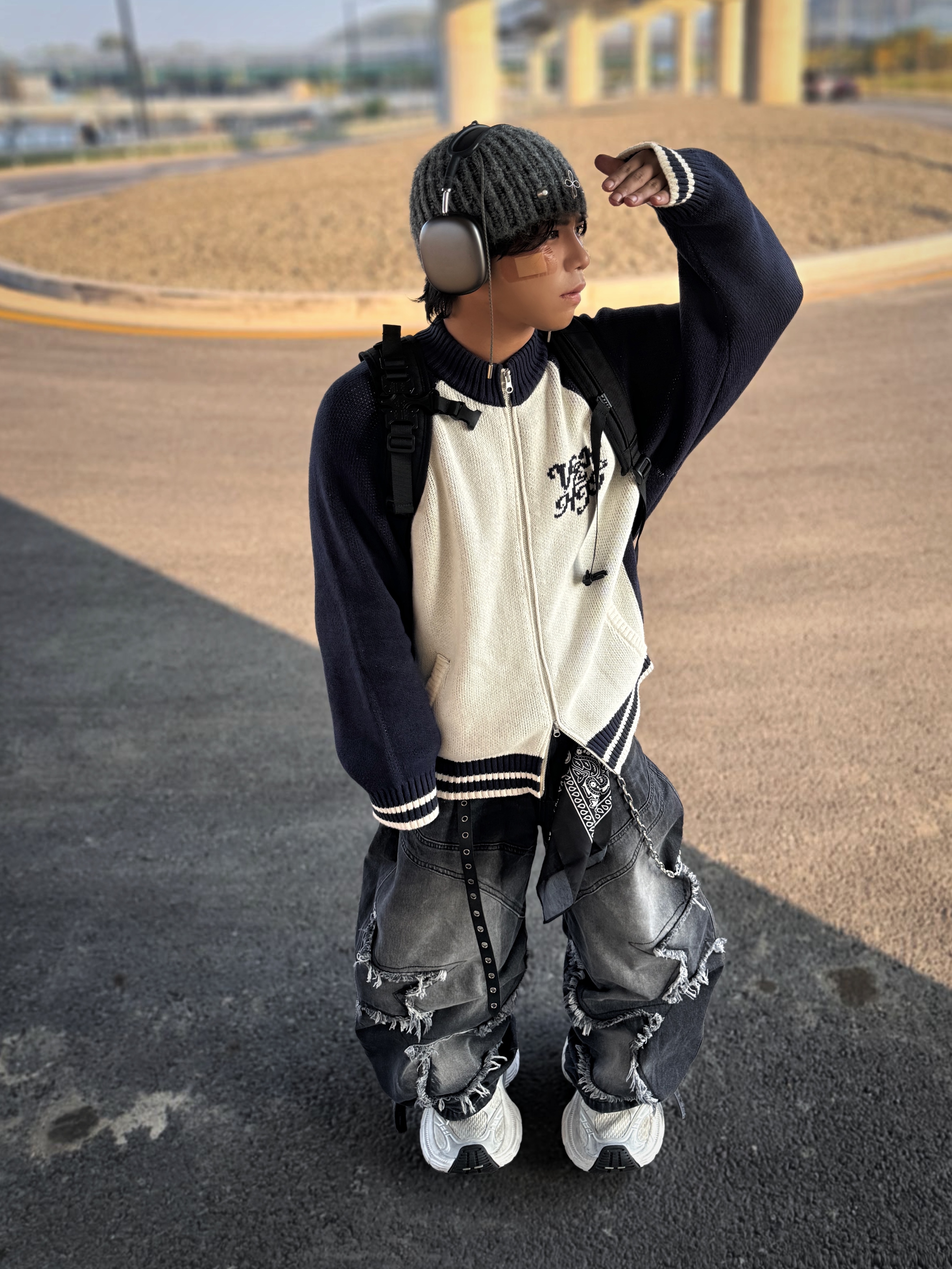 Balenciaga 10XL Sneakers White Grey Silver Black, Apple AirPods Max Lightning Space Gray (Korean Ver.) 착용 스타일 - 1