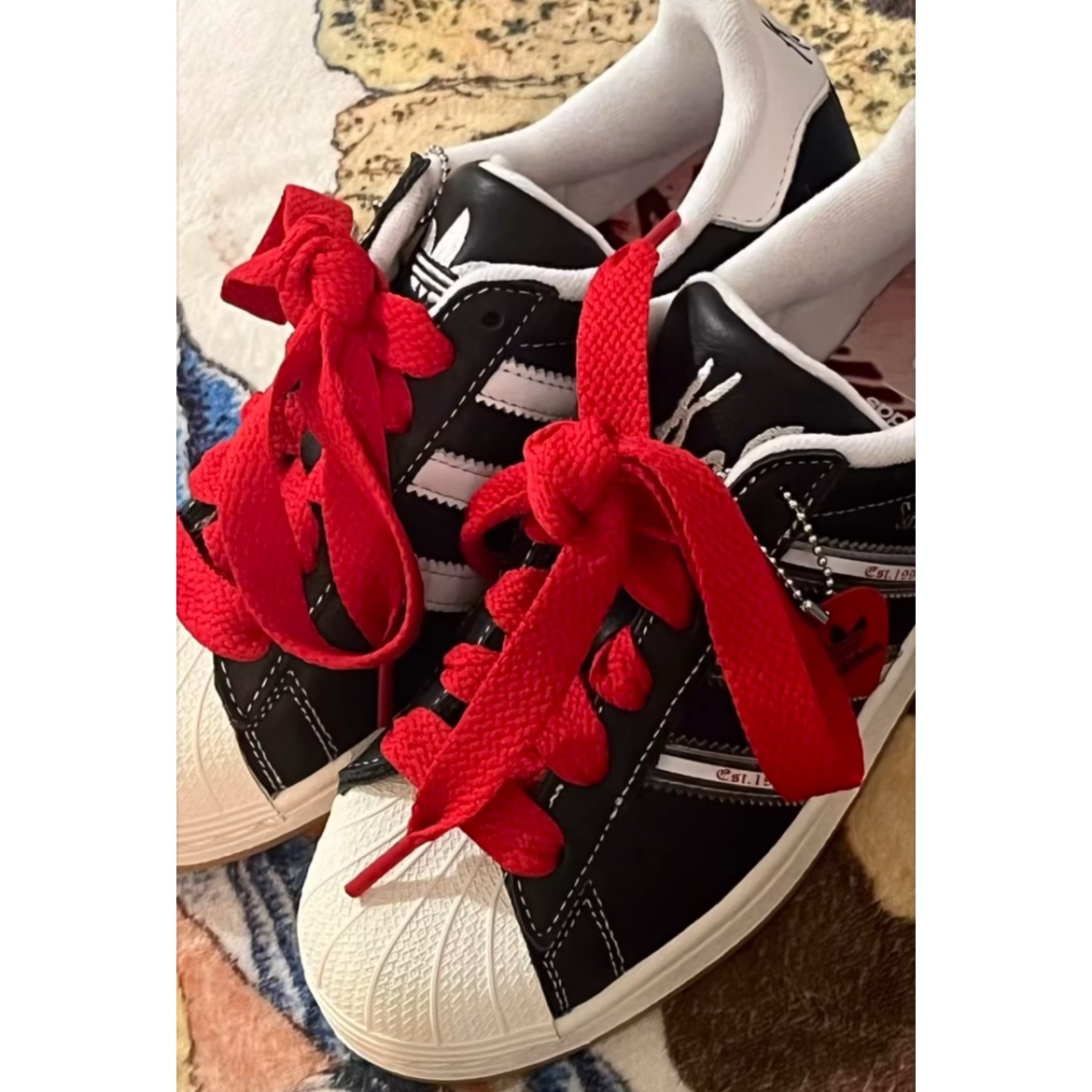 Adidas x KoRn Superstar 30th Anniversary Core Black Translucent 착용 스타일 - 2