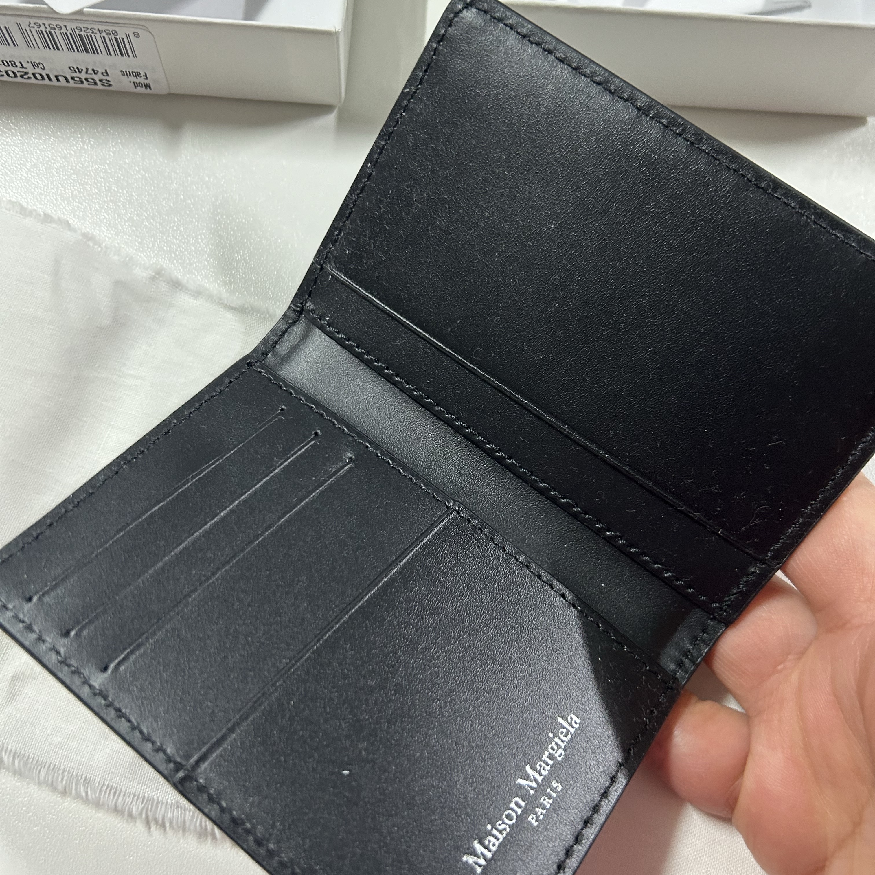 Maison Margiela Leather Bi-Fold Card Holder Black 착용 스타일 - 1